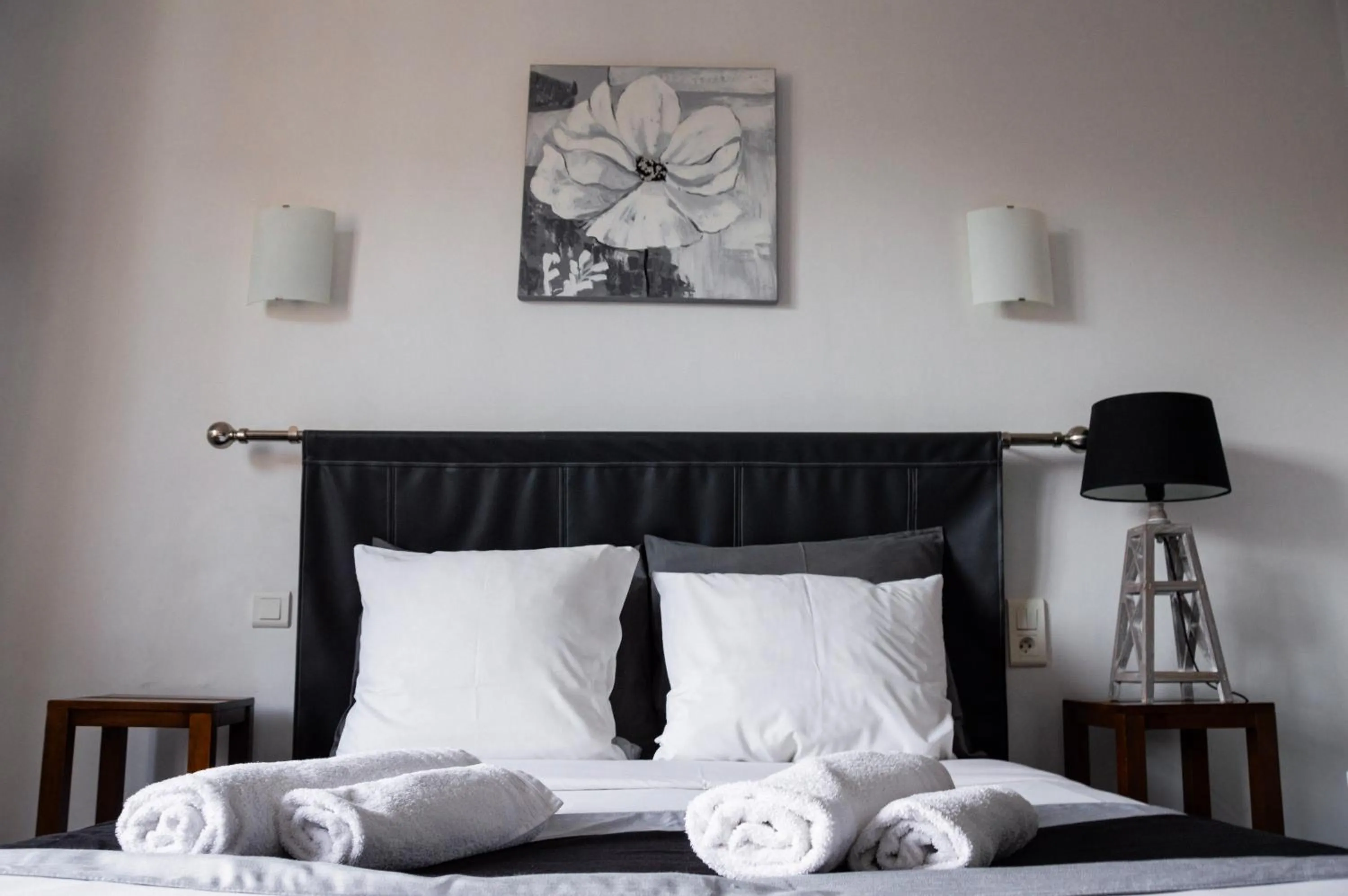 Bedroom, Bed in Hôtel Le Tivoli Théopolis