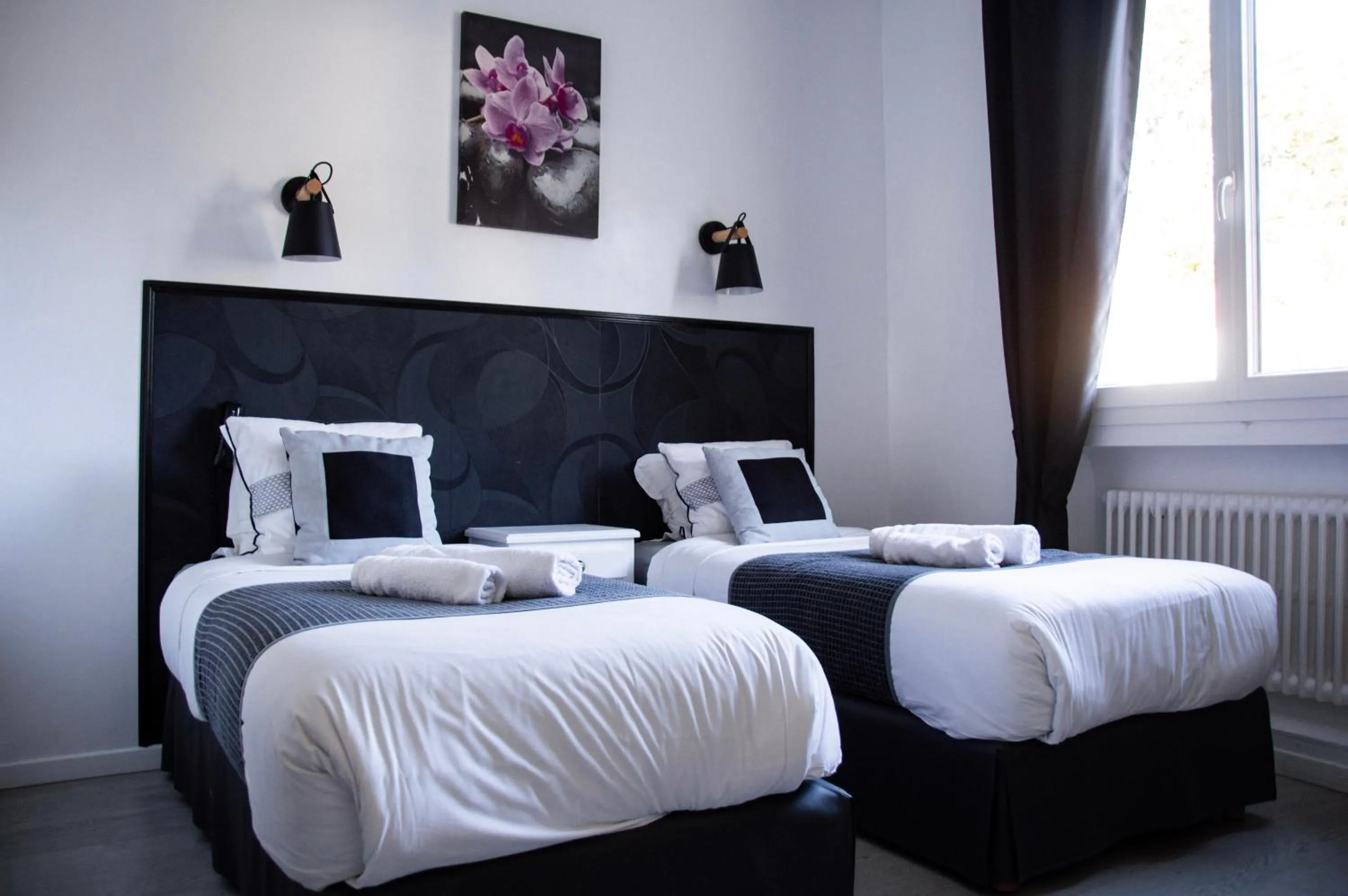 Bedroom, Bed in Hôtel Le Tivoli Théopolis