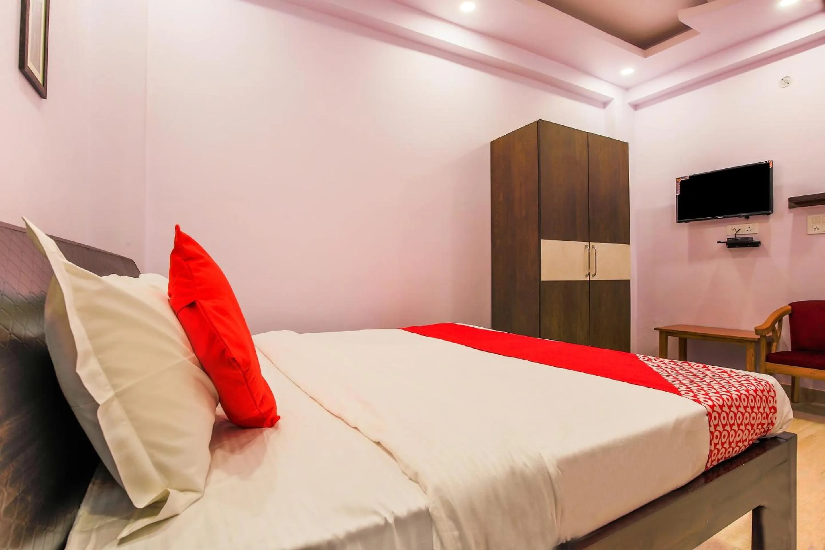 Bedroom, Bed in Hotel O Vaibhav laxmi Paradise