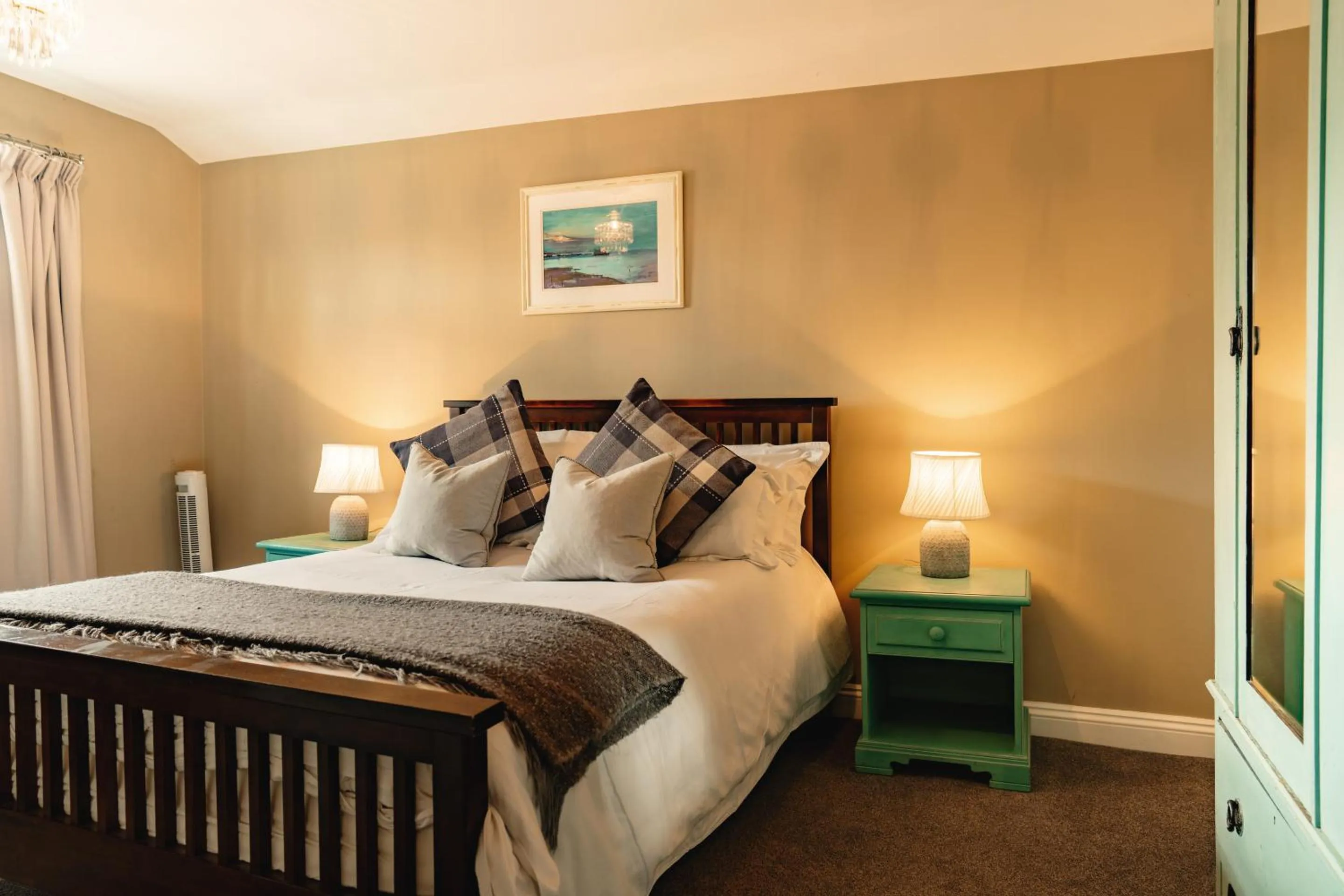 Bedroom, Bed in Wheatacre White Lion