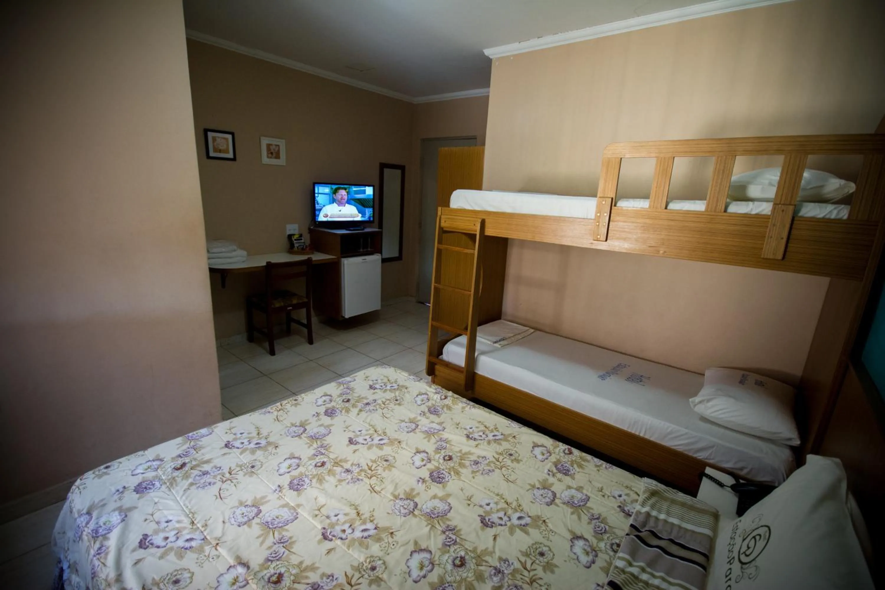 Photo of the whole room, Bed in Hotel Estação Paraíso - ao lado do Metrô Paraíso e 600m da Av Paulista