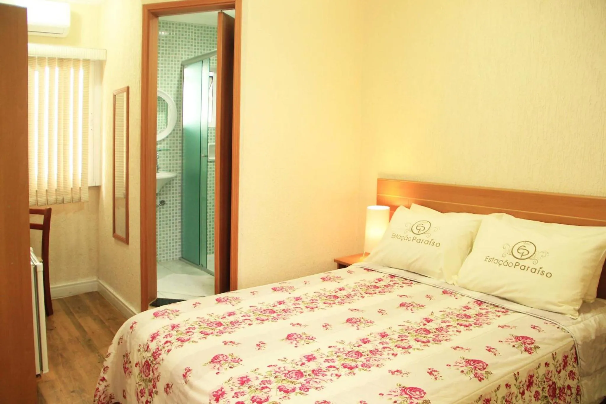 Bedroom, Bed in Hotel Estação Paraíso - ao lado do Metrô Paraíso e 600m da Av Paulista