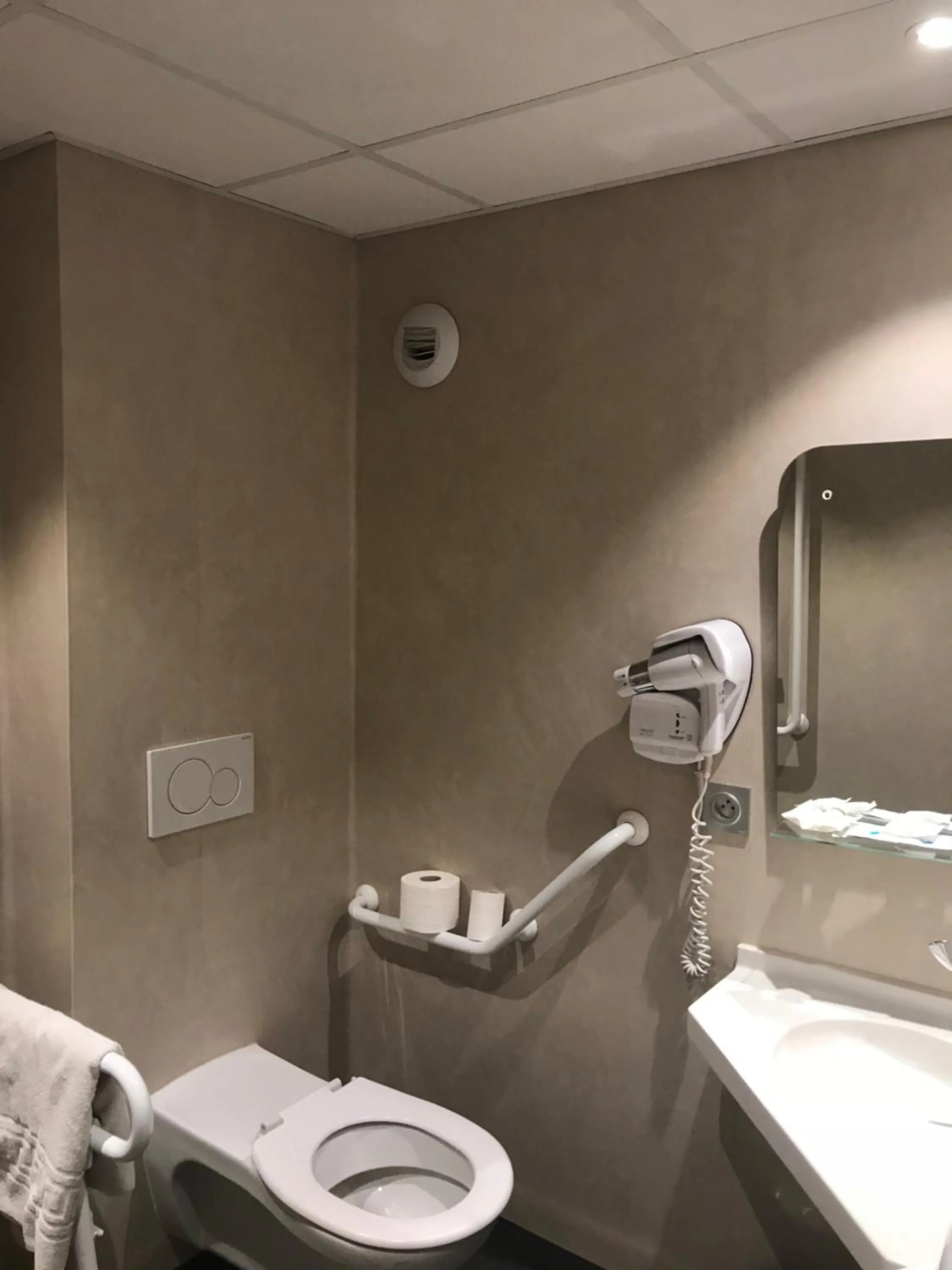 Bathroom in Hôtel de l'Europe