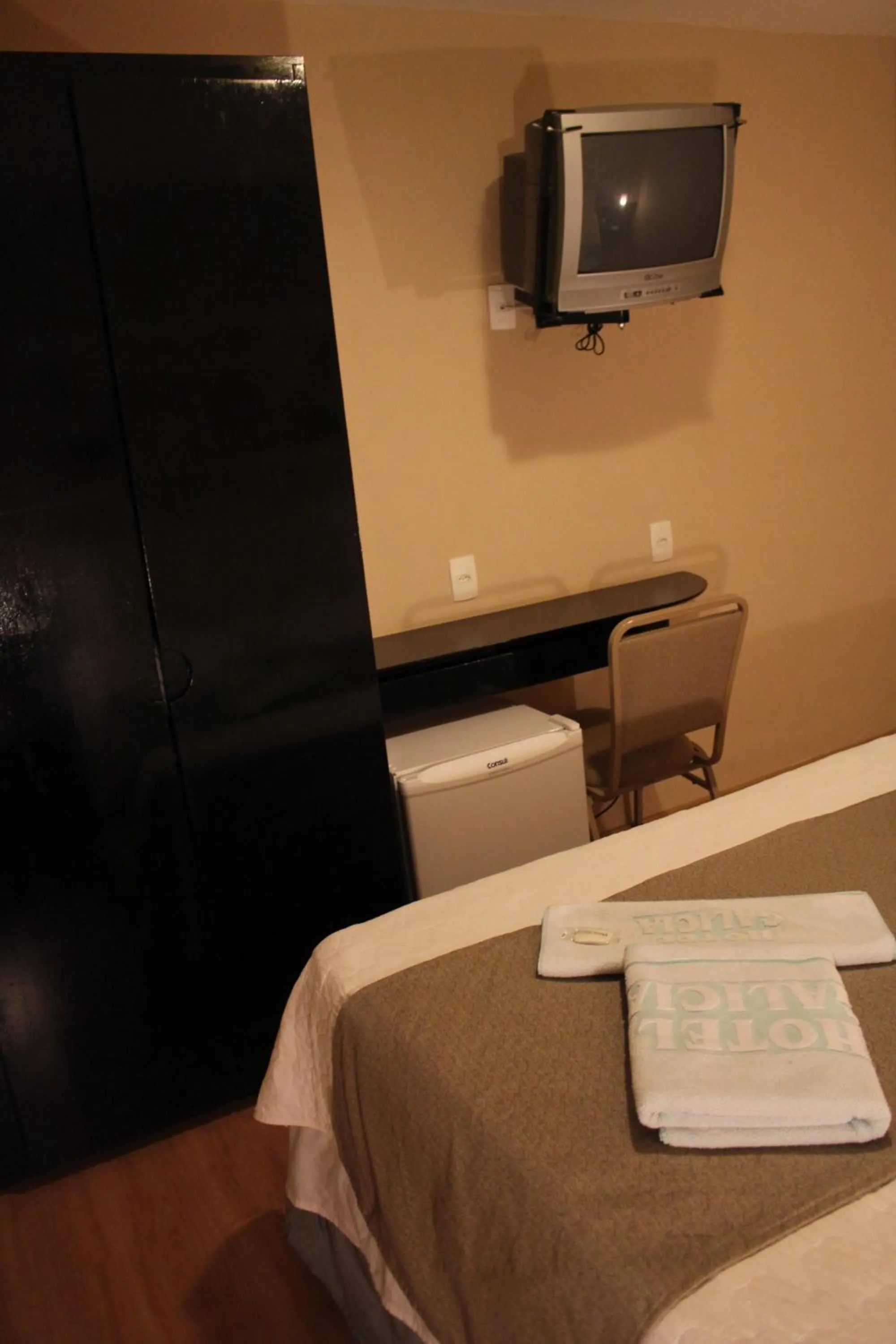 Photo of the whole room, Bed in Hotel Galícia