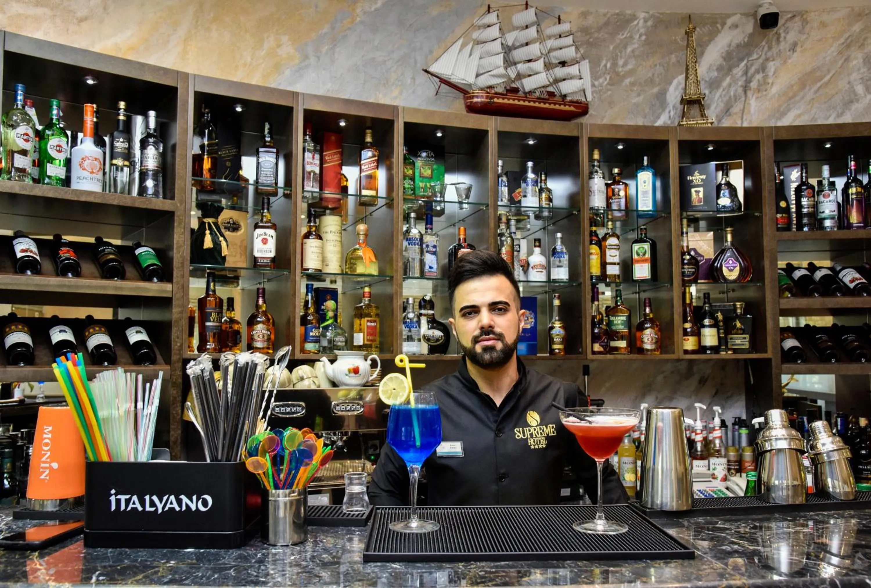 Restaurant/places to eat in Supreme Hotel Baku