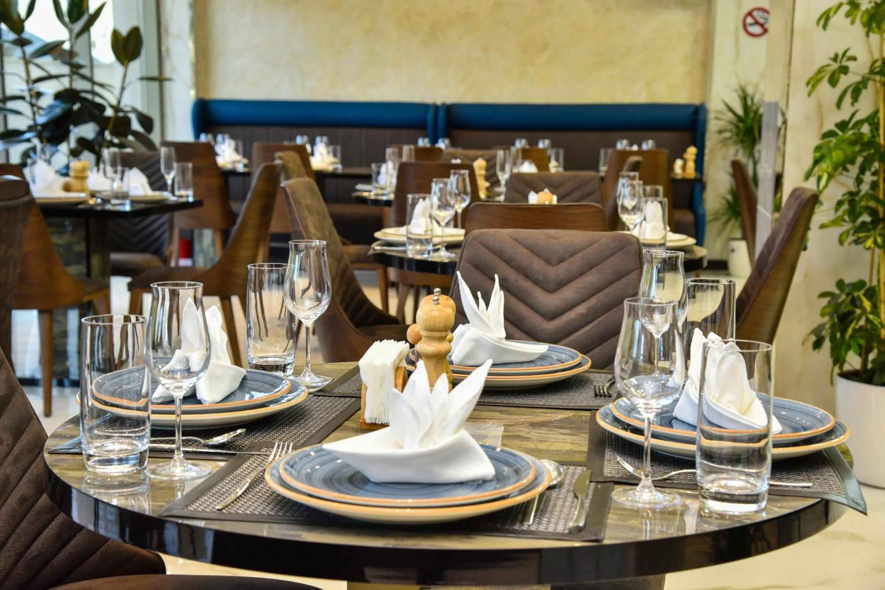 Restaurant/places to eat in Supreme Hotel Baku