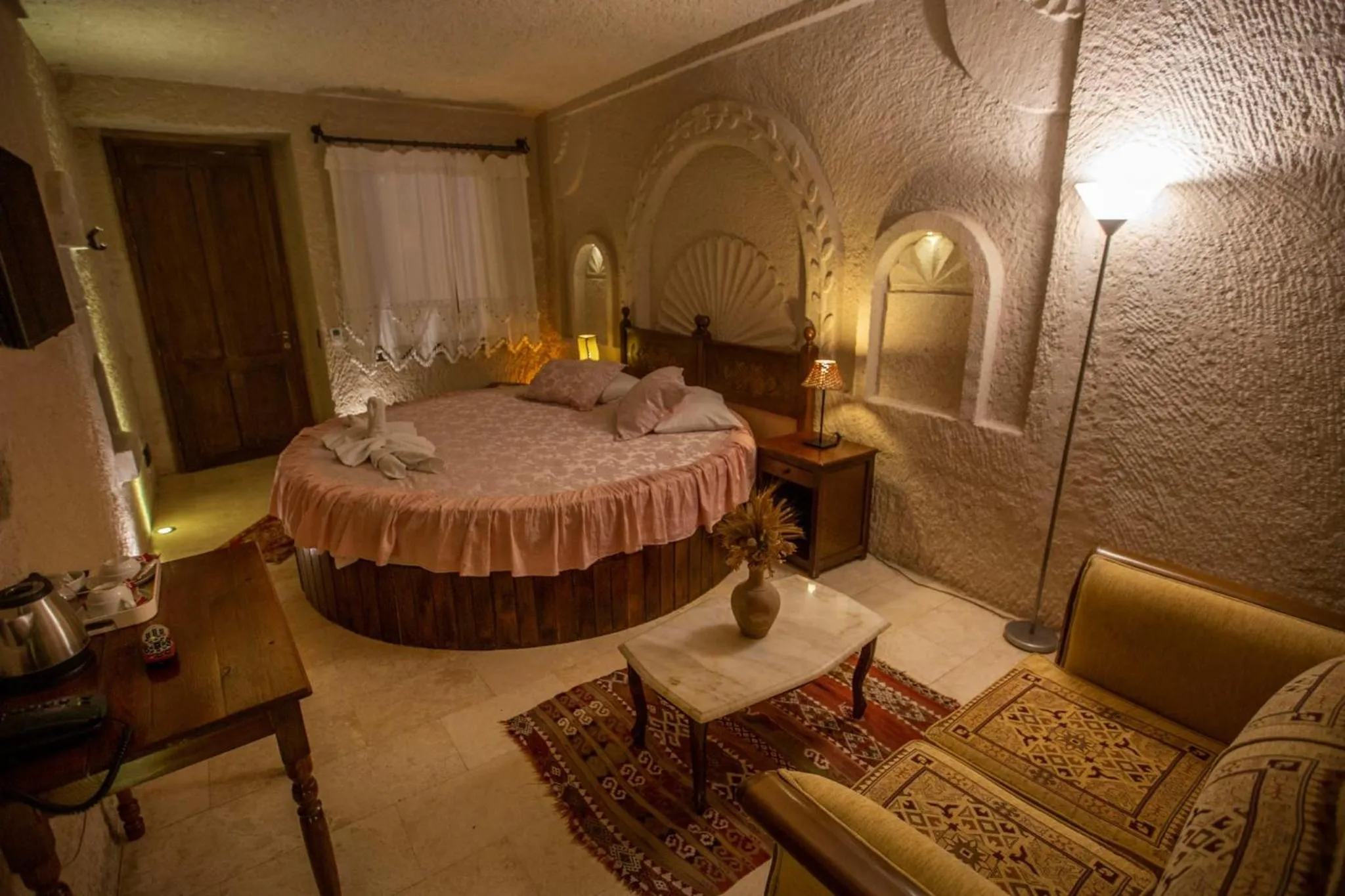 Photo of the whole room, Bed in Hermes Cave Hotel