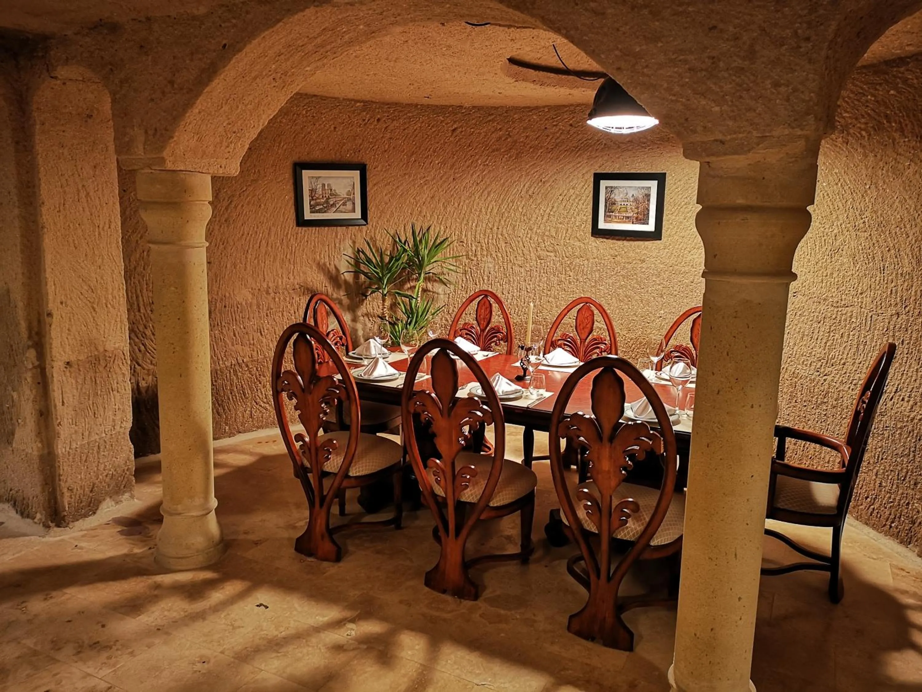 Restaurant/places to eat in Hermes Cave Hotel