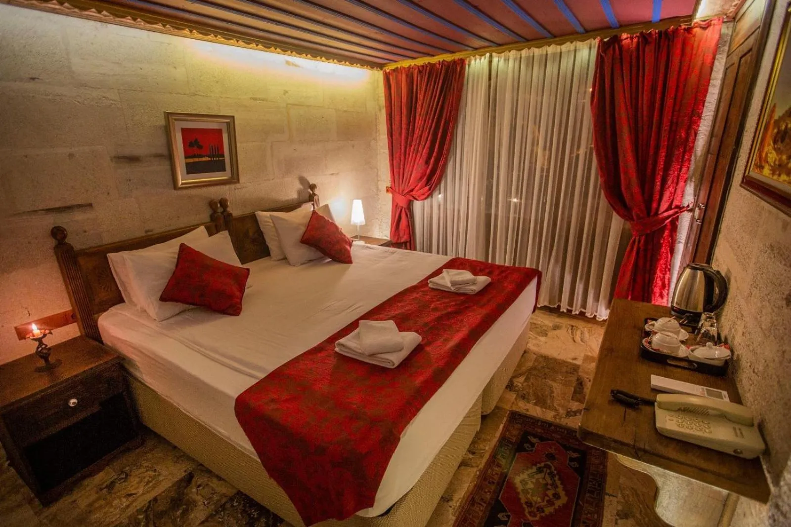 Photo of the whole room, Bed in Hermes Cave Hotel