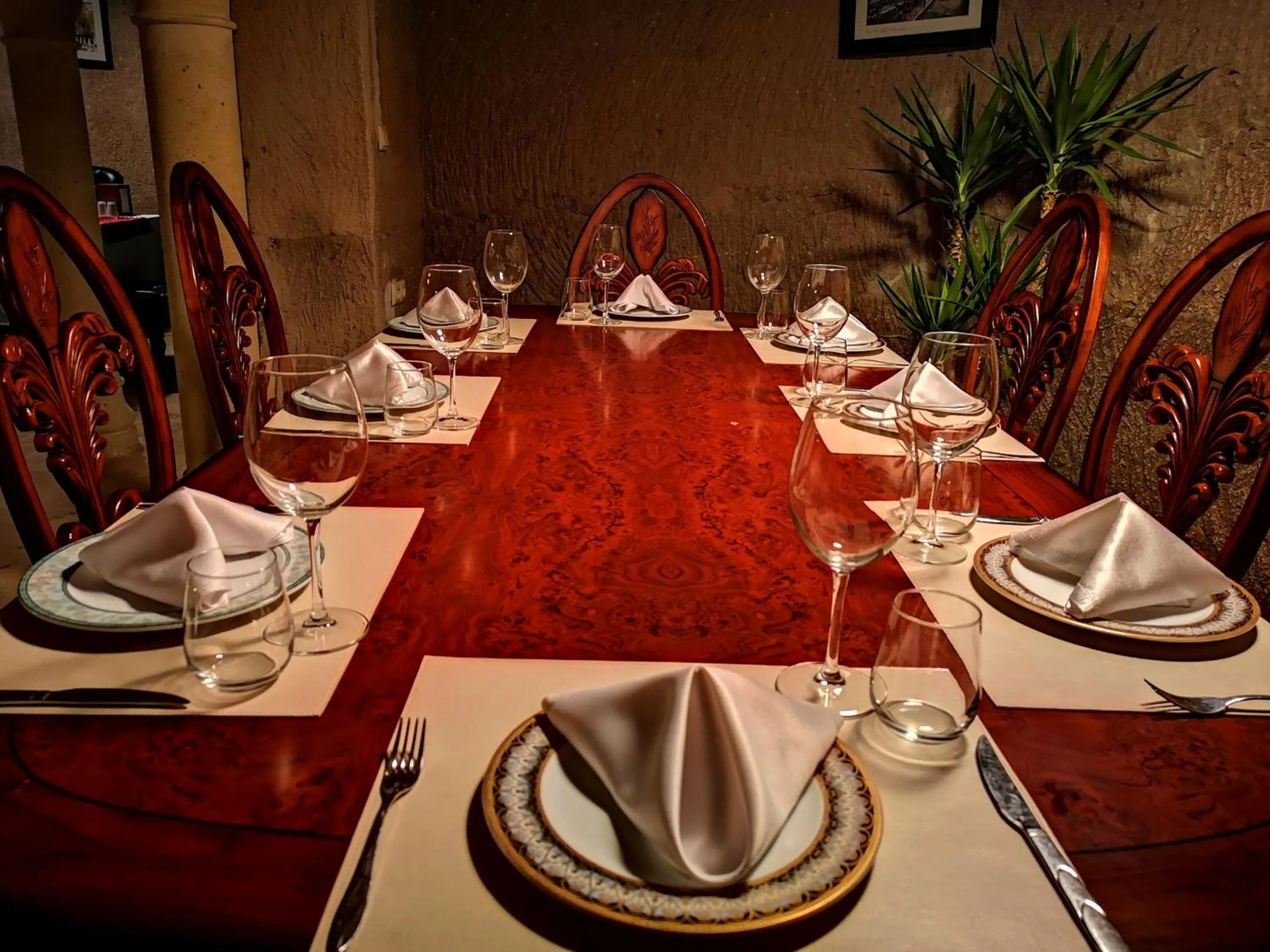 Restaurant/places to eat in Hermes Cave Hotel
