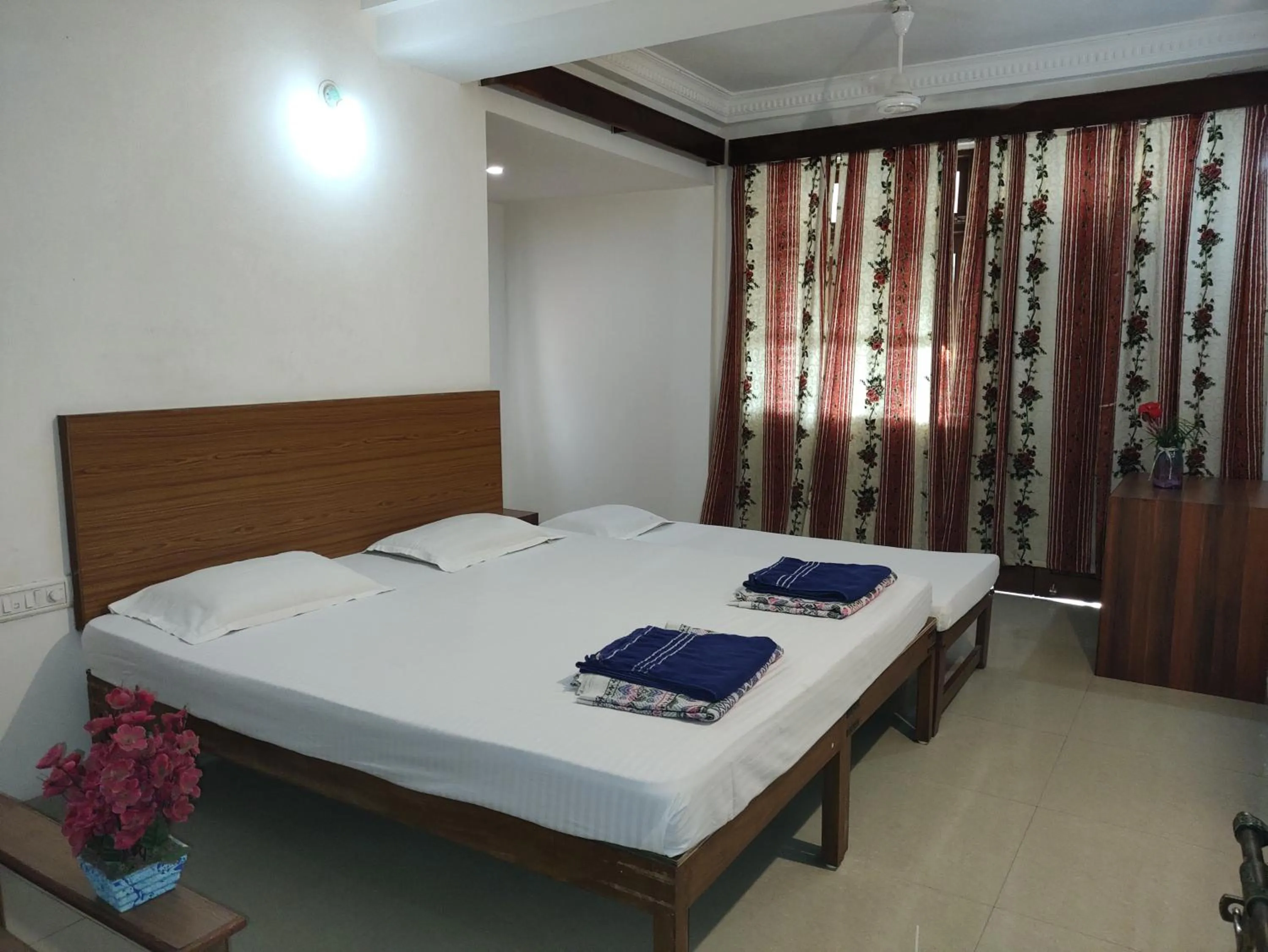 Bed in Hotel Kismat Mahal