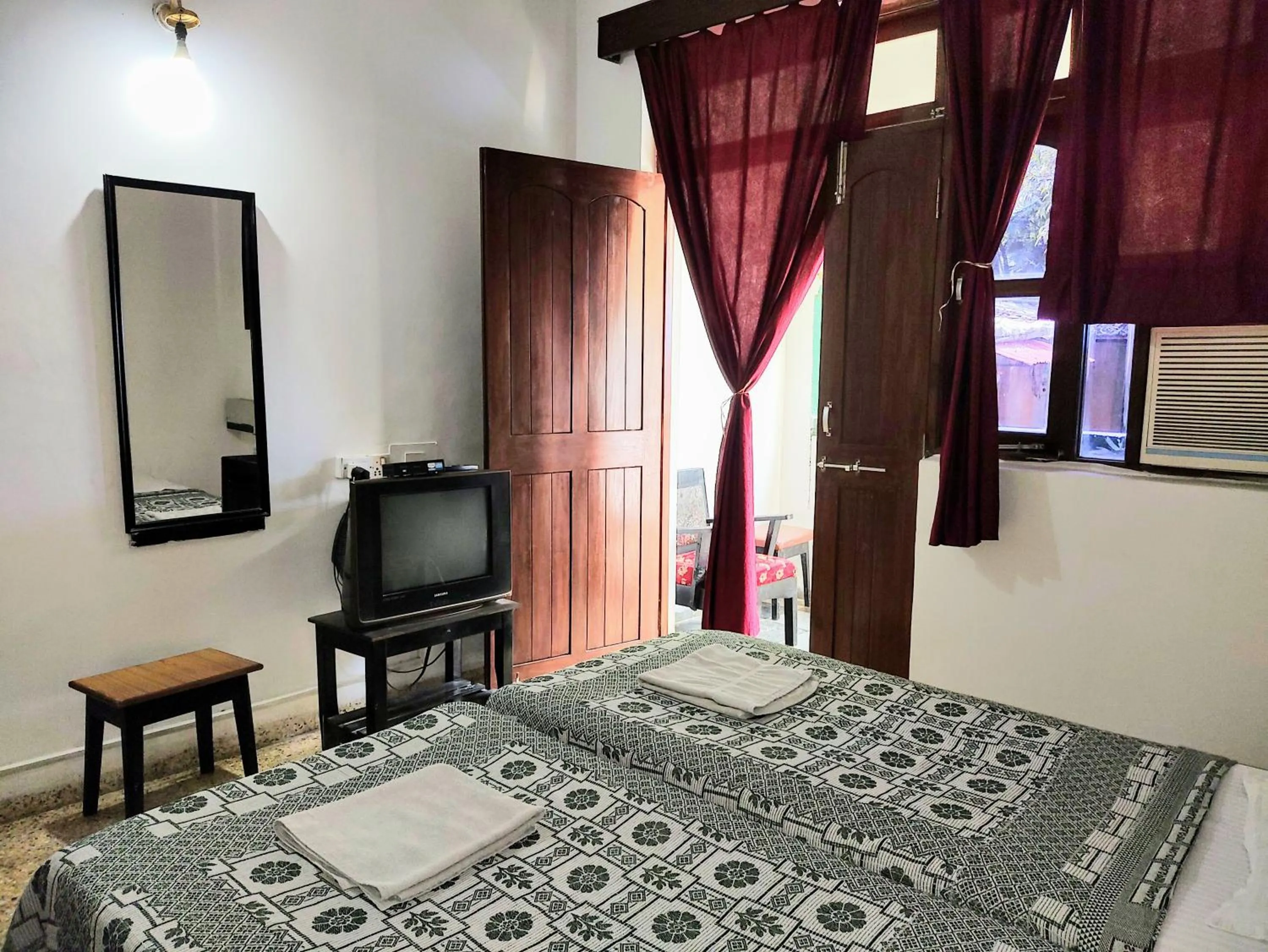 Bed in Hotel Kismat Mahal