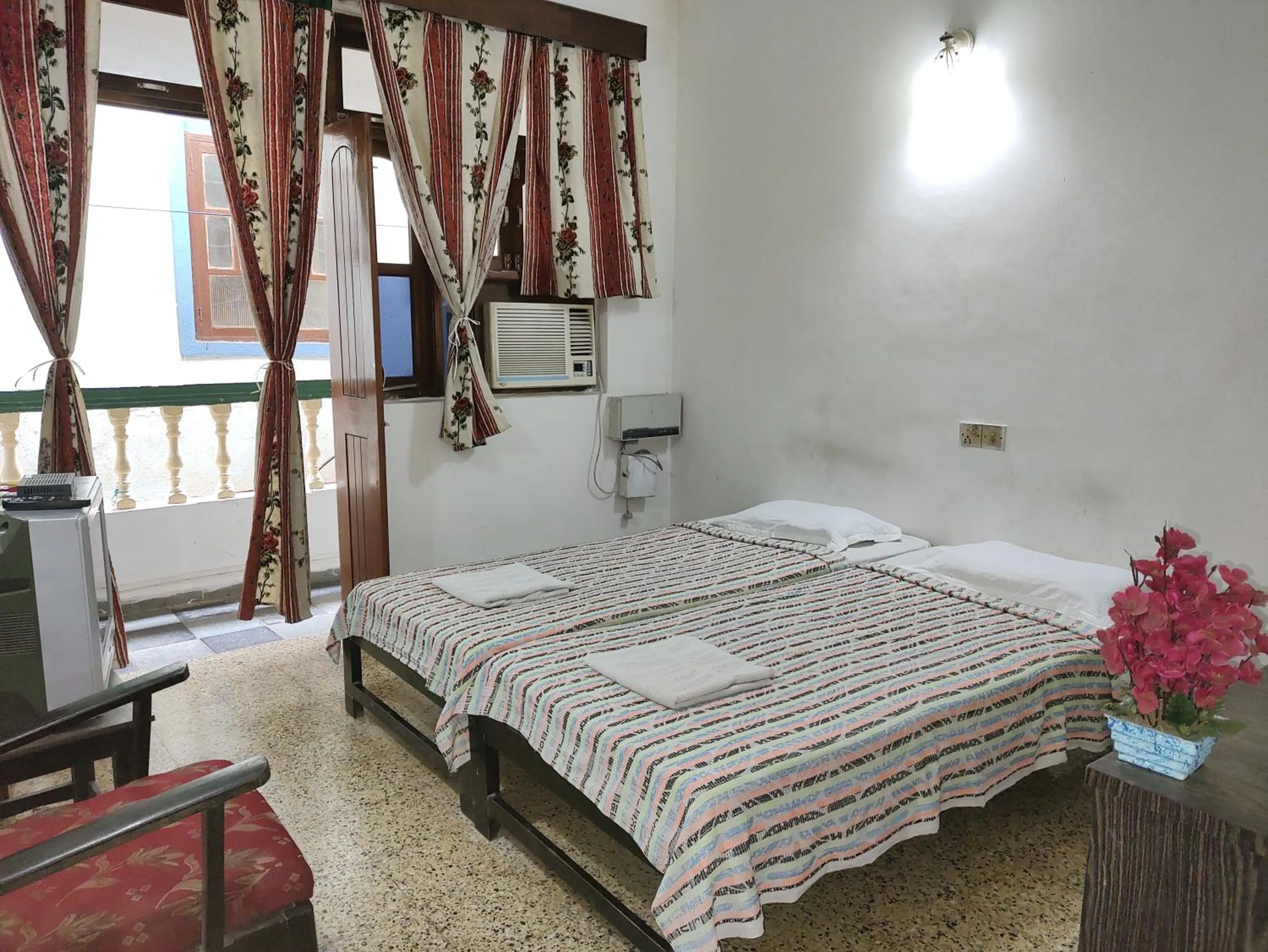 Bed in Hotel Kismat Mahal