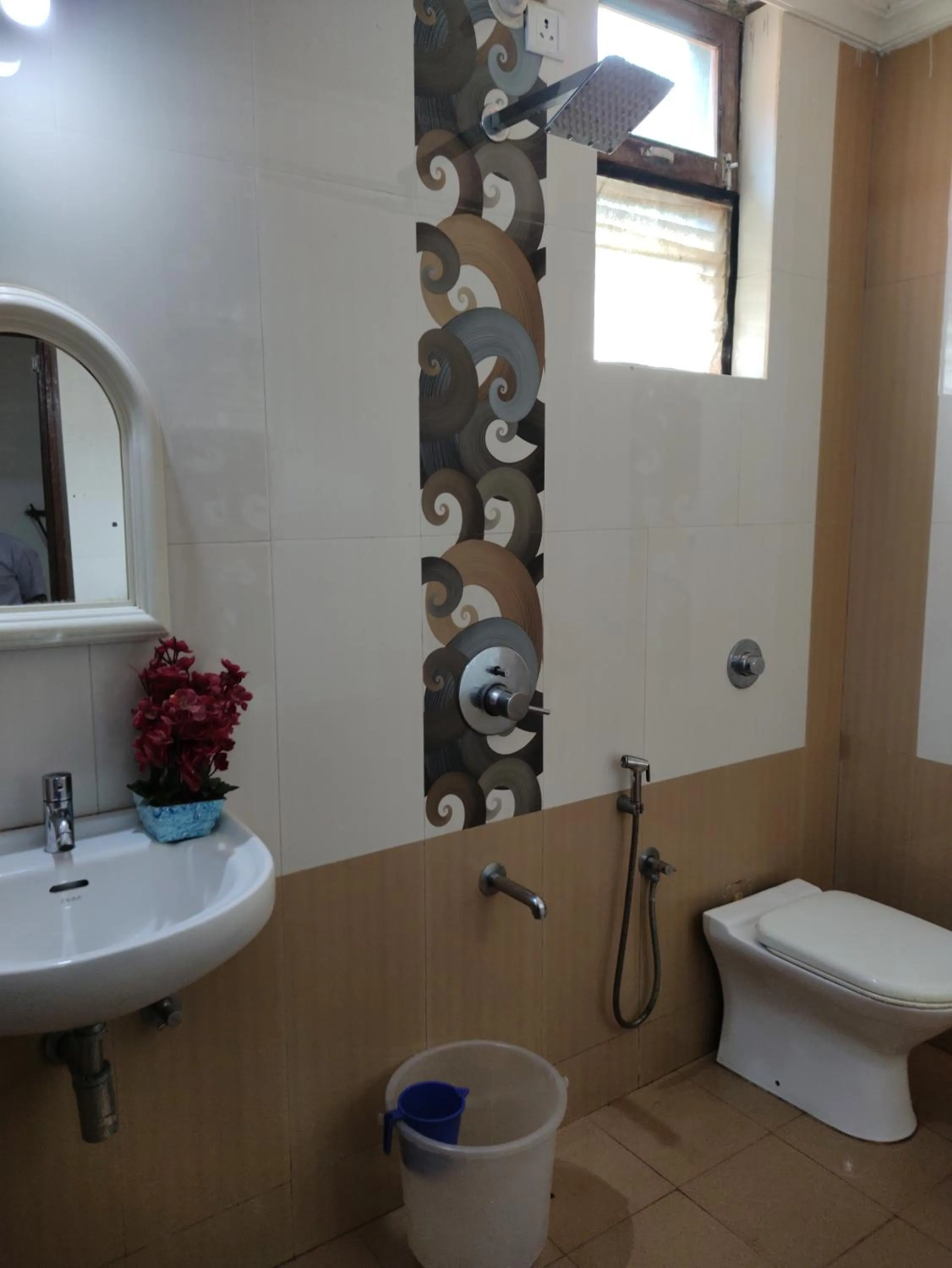 Shower in Hotel Kismat Mahal