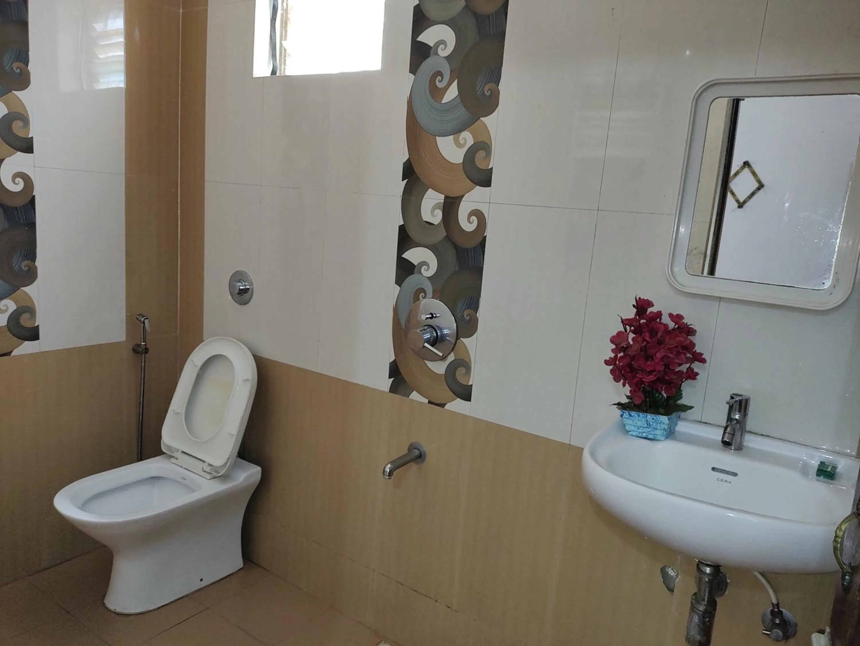 Toilet in Hotel Kismat Mahal