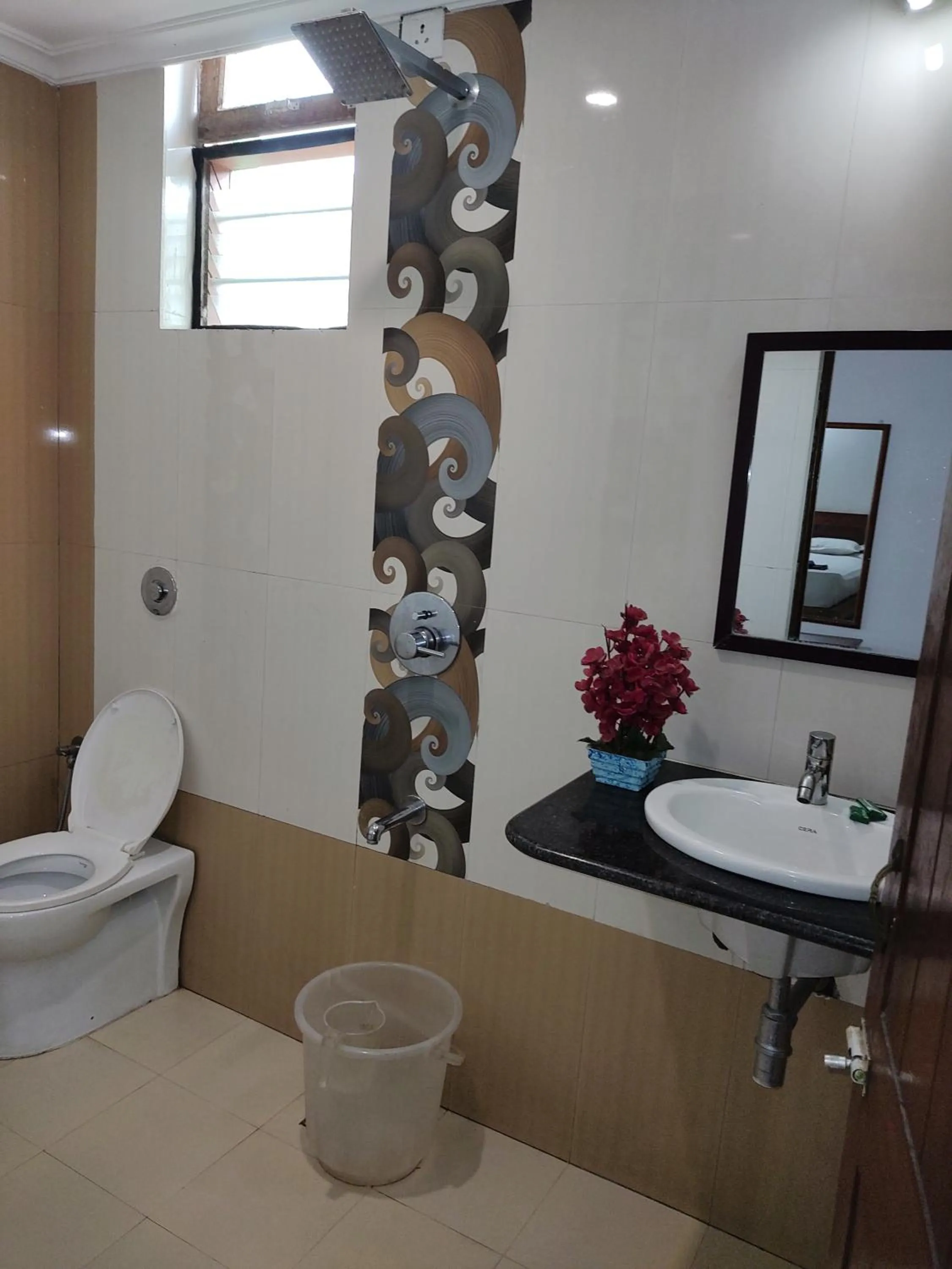Toilet in Hotel Kismat Mahal