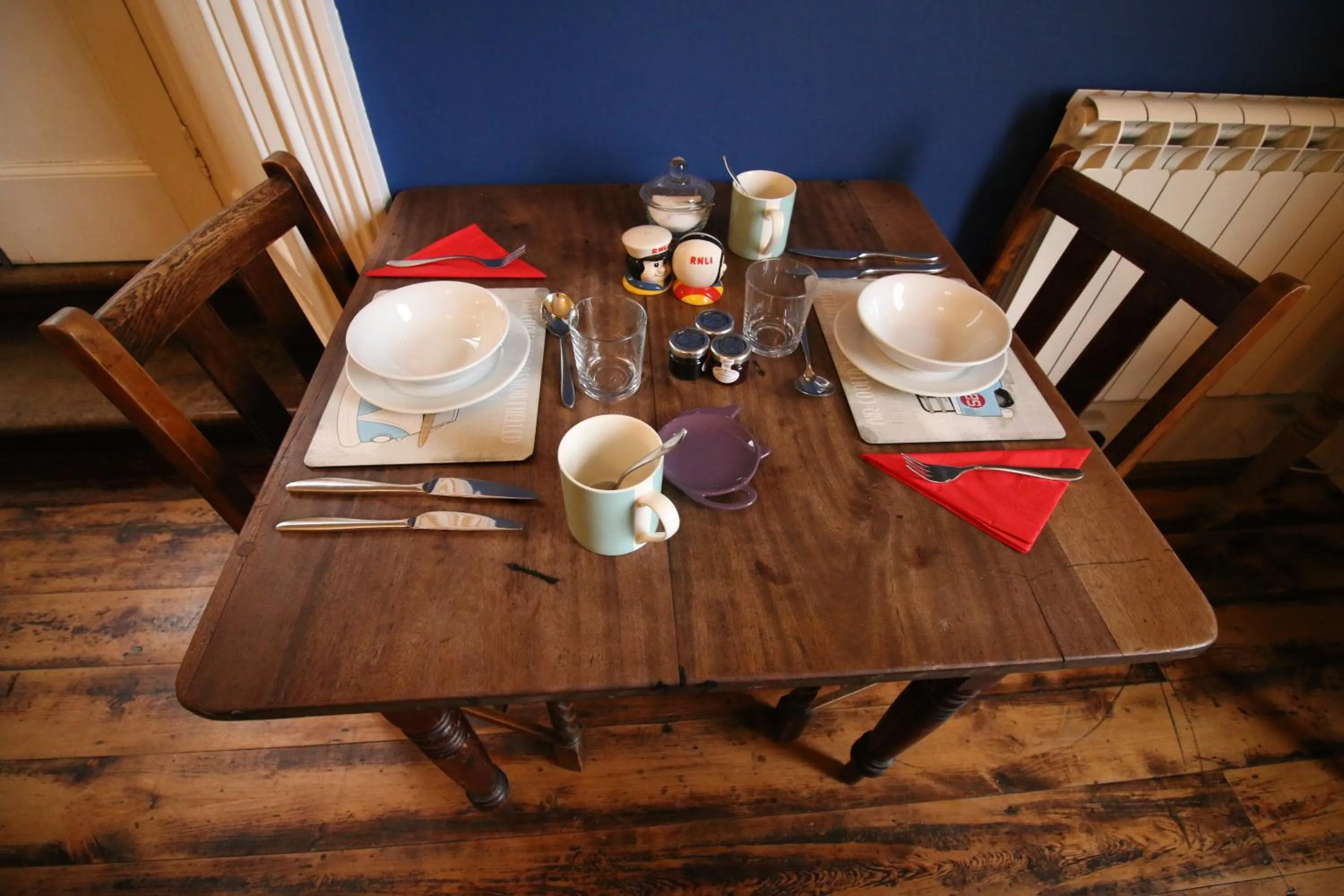 Restaurant/places to eat in Laston House