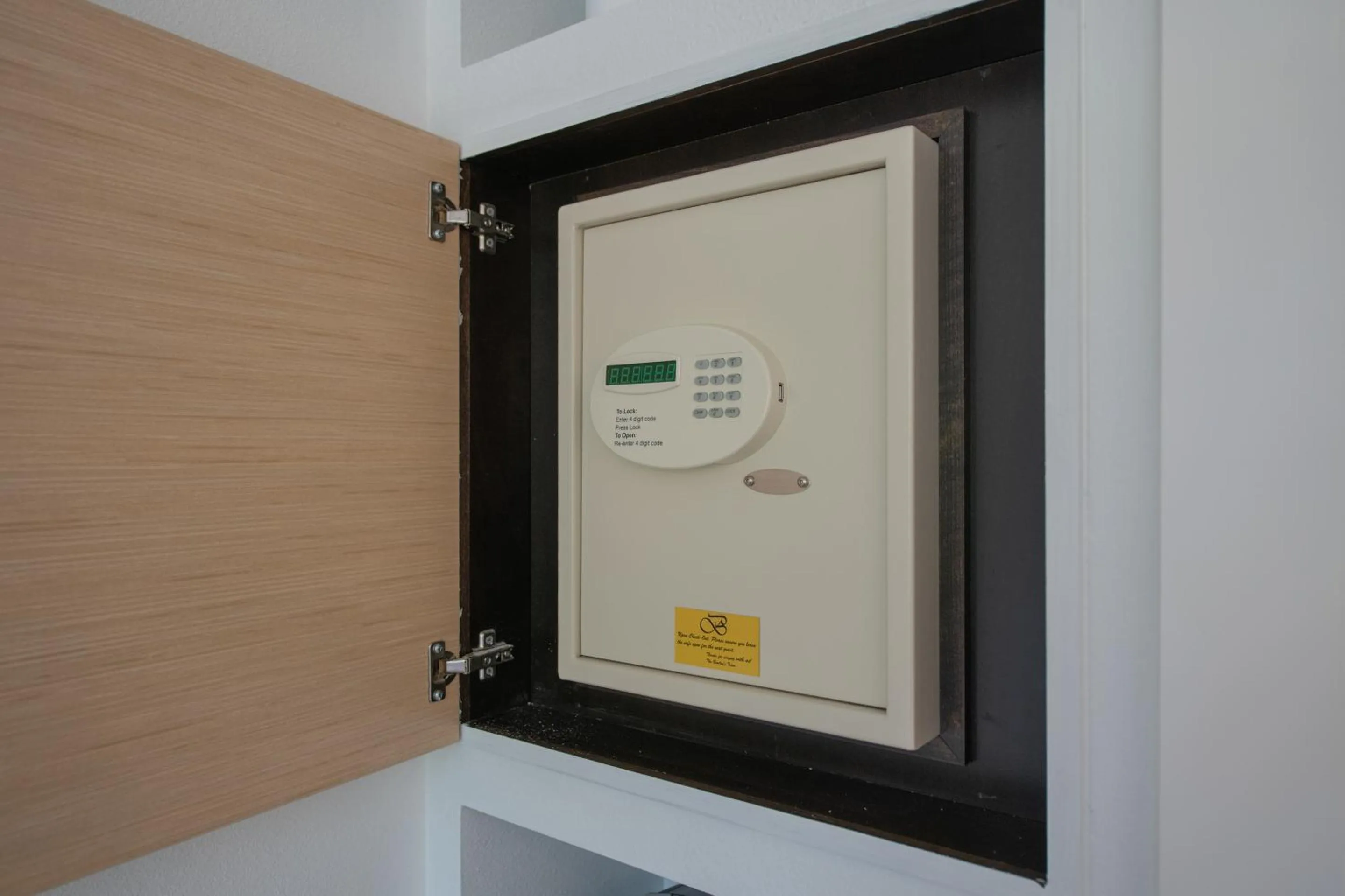 safe in Casey Key Resorts - Mainland