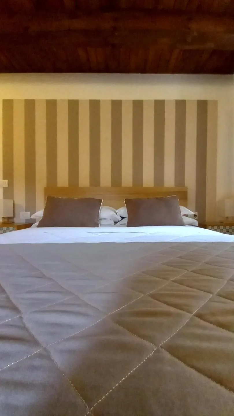 Photo of the whole room, Bed in Il Palazzo Ridracoli