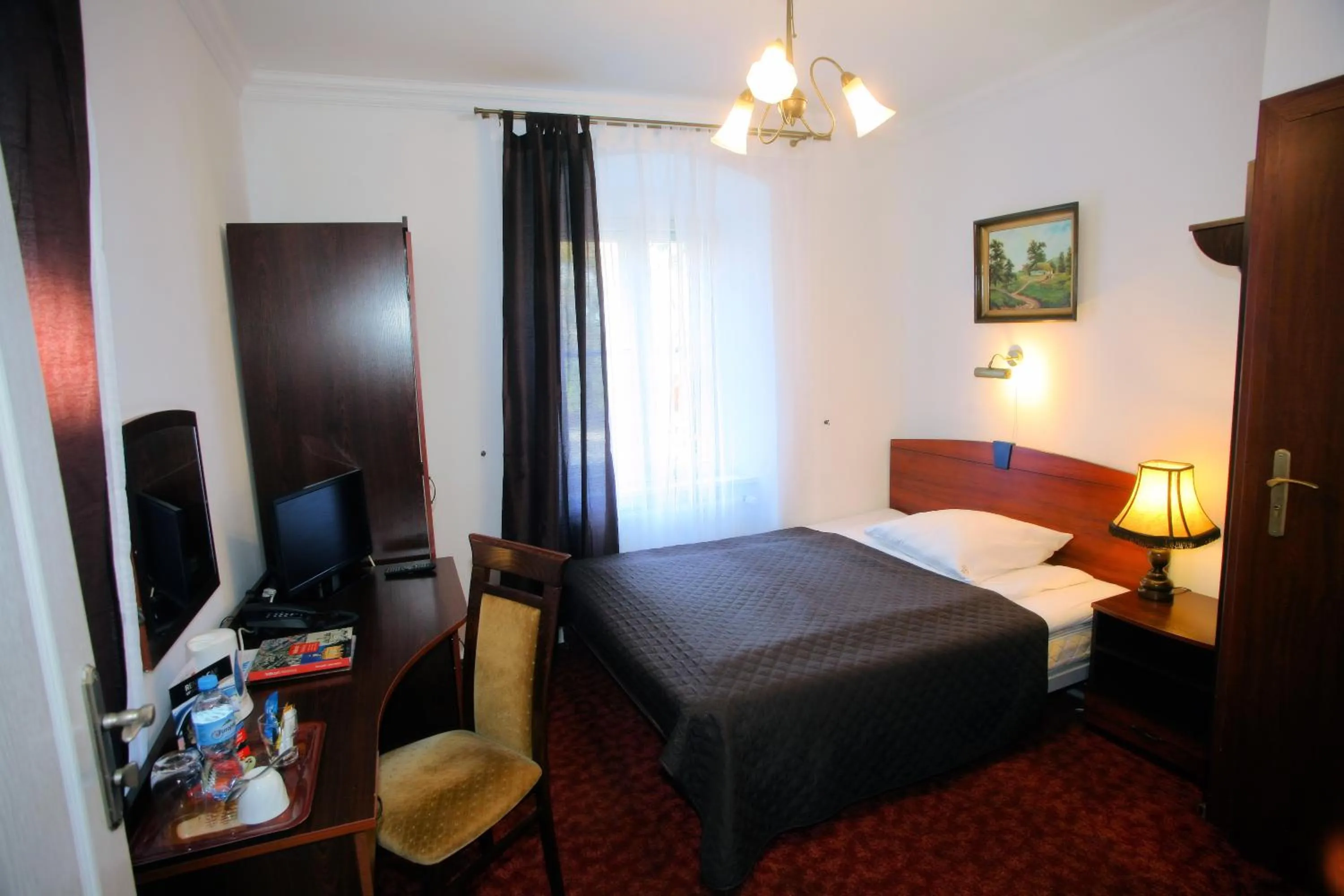 Photo of the whole room, Bed in Hotel Przy Oślej Bramie - Zamek Książ
