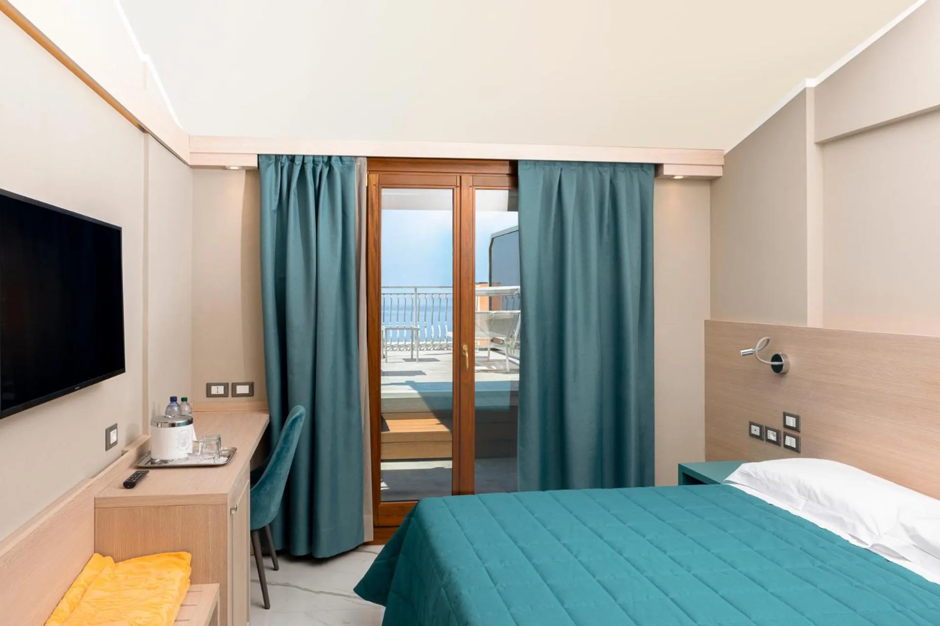 Bed in Hotel Porto Roca