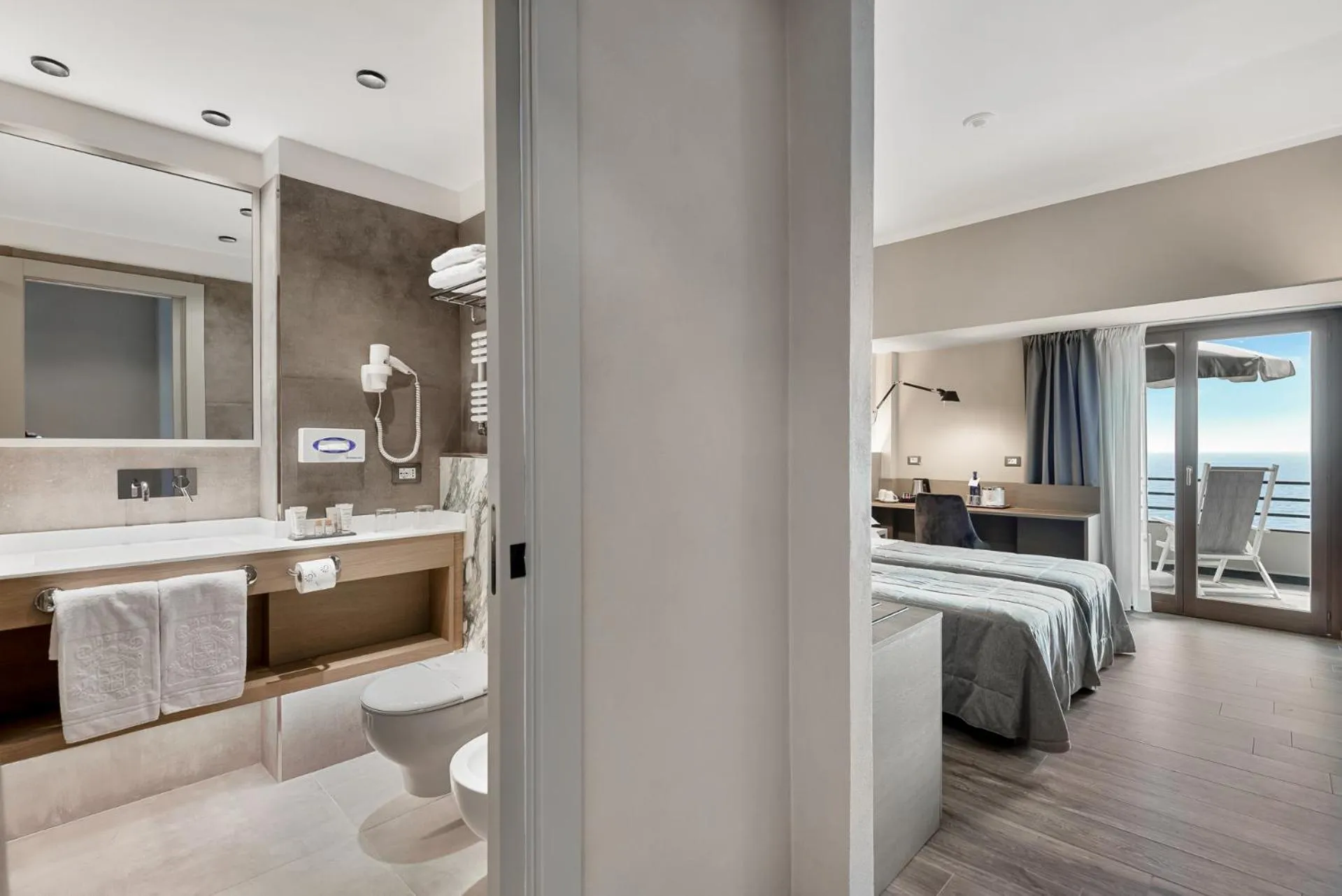 Bed in Hotel Porto Roca