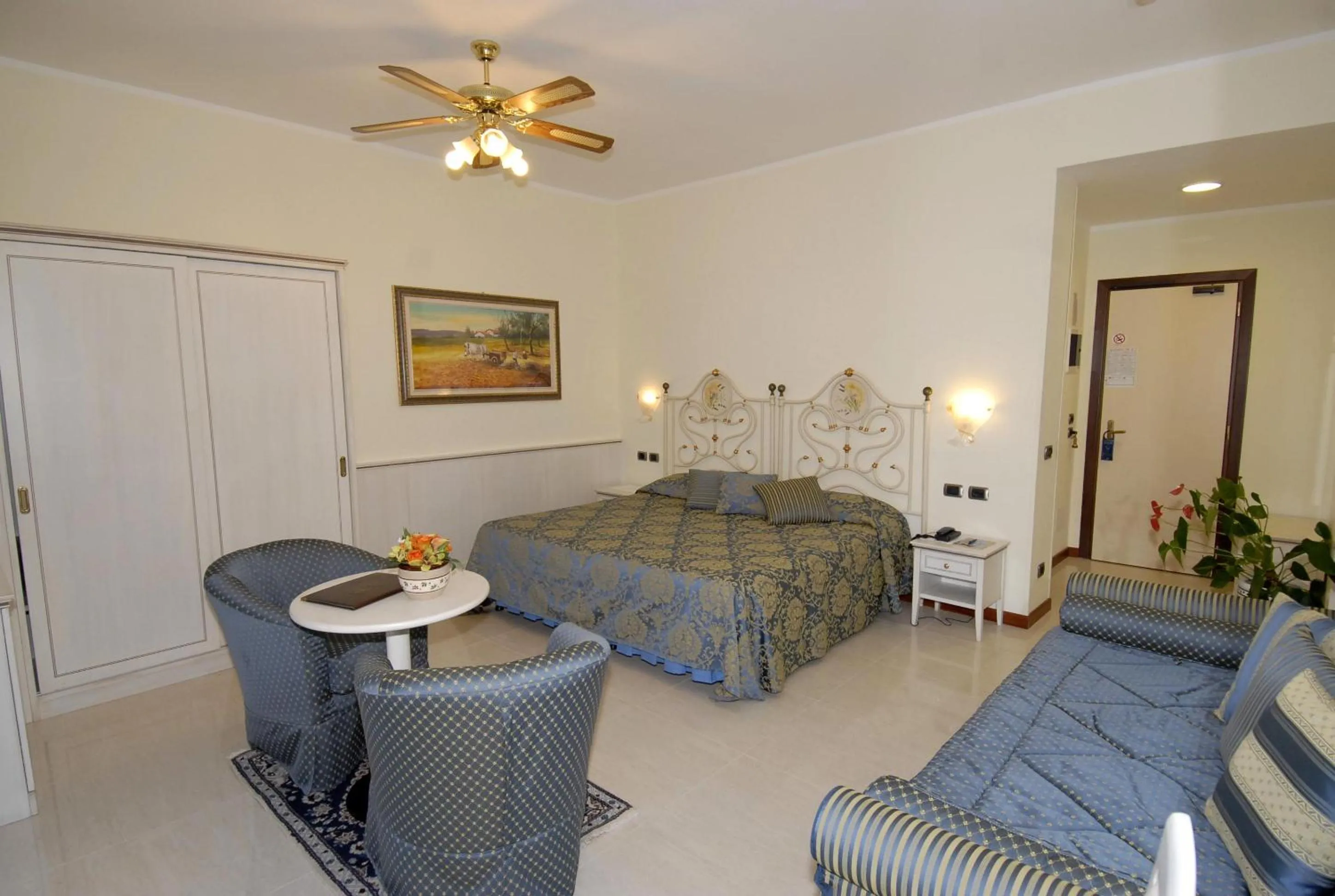 Bed in Hotel Porto Roca