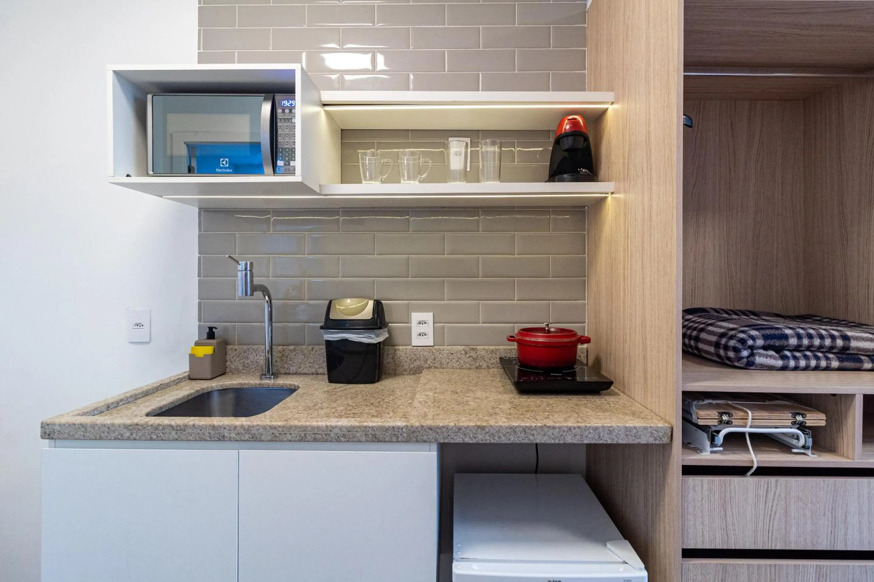 Kitchen or kitchenette in 360 Suítes Sé