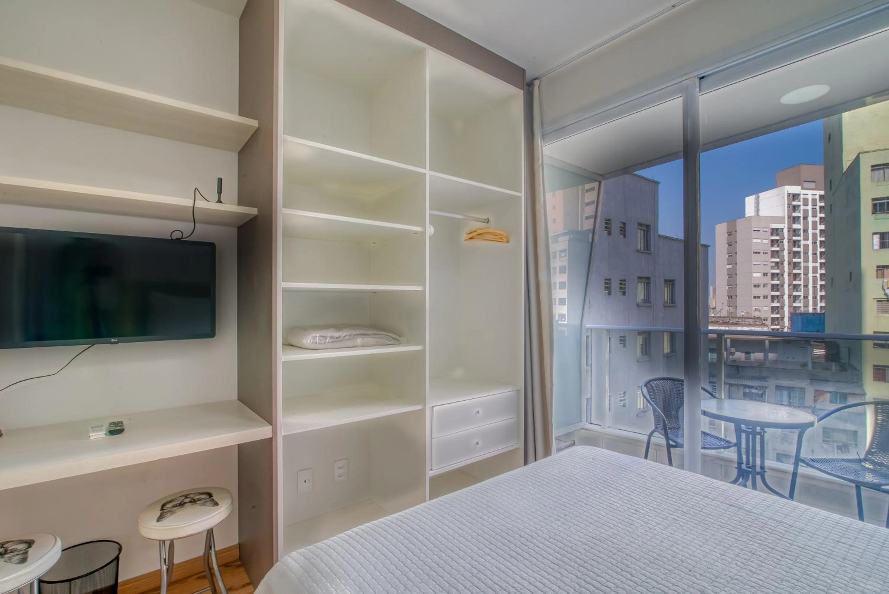 TV and multimedia, Bed in 360 Suítes Sé