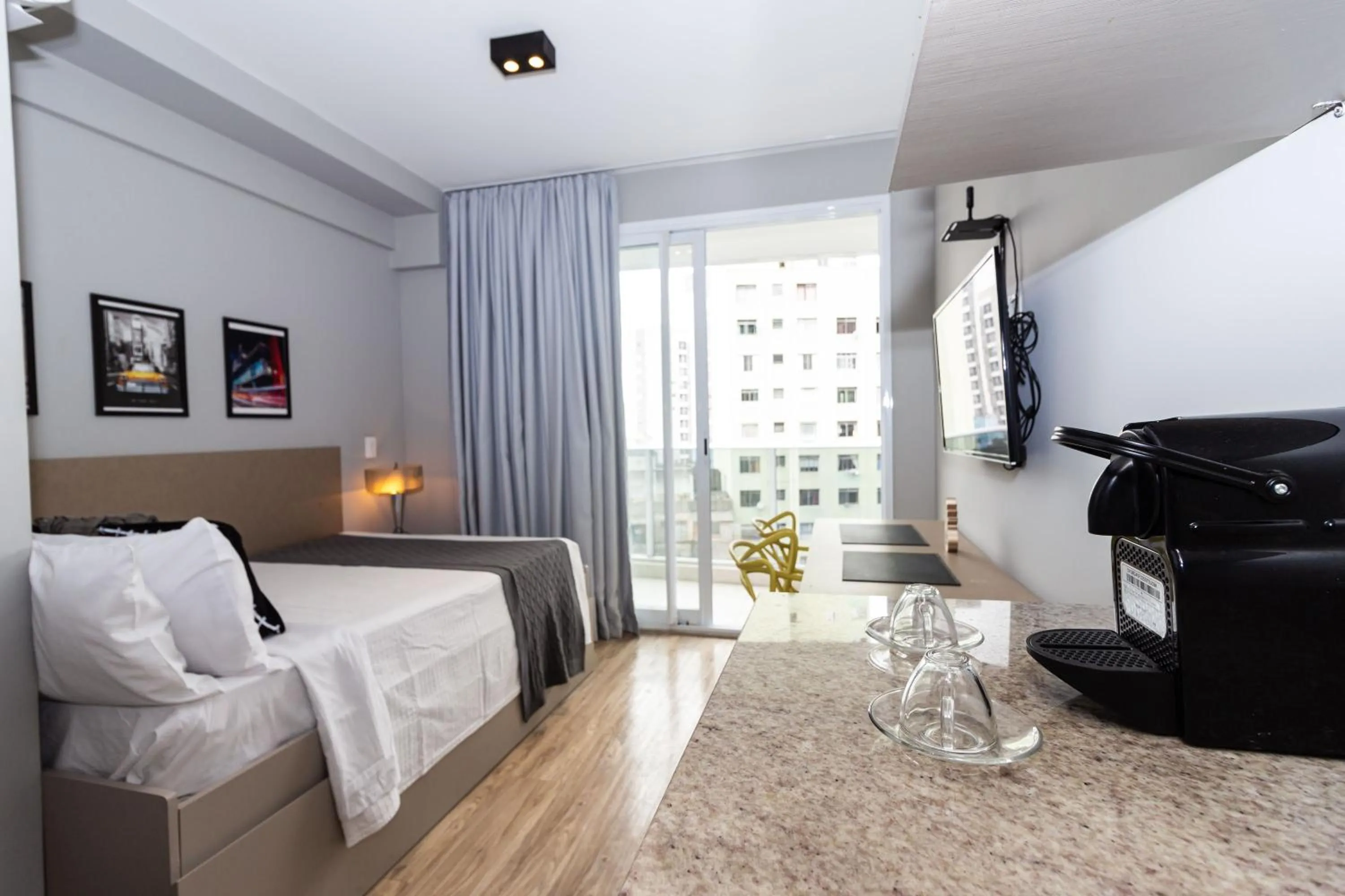 Photo of the whole room, Bed in 360 Suítes Sé