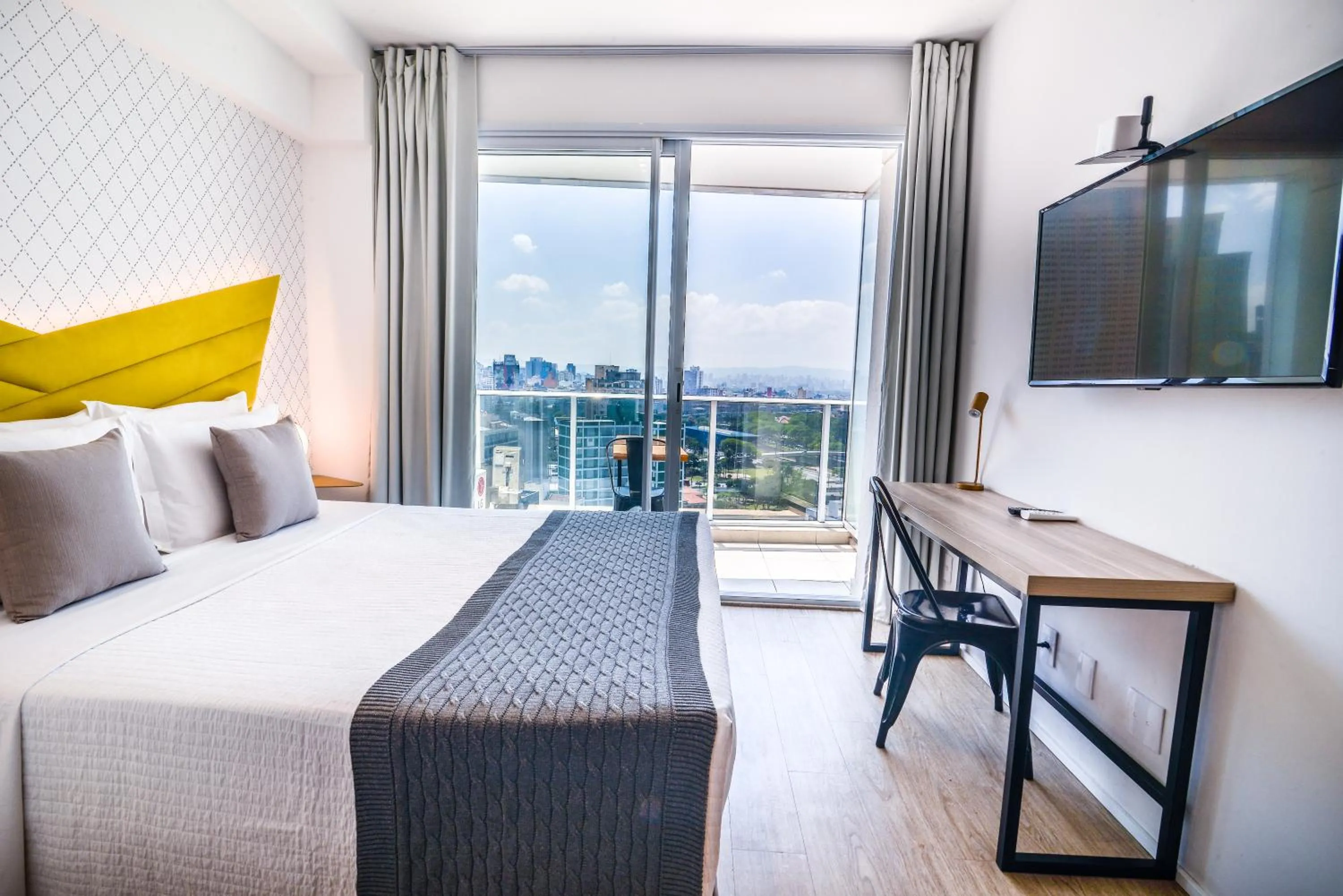 Photo of the whole room, Bed in 360 Suítes Sé