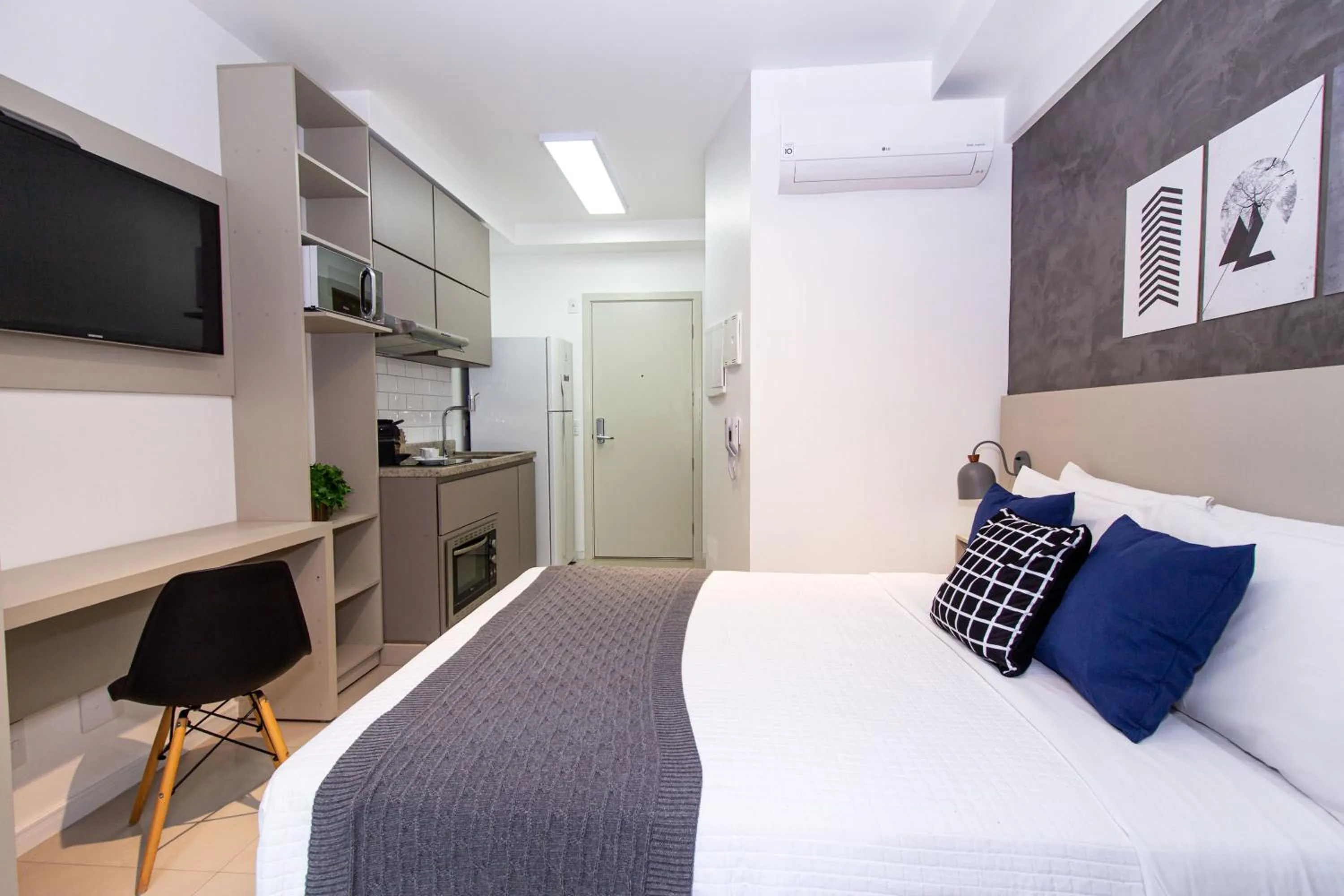 Photo of the whole room, Bed in 360 Suítes Sé