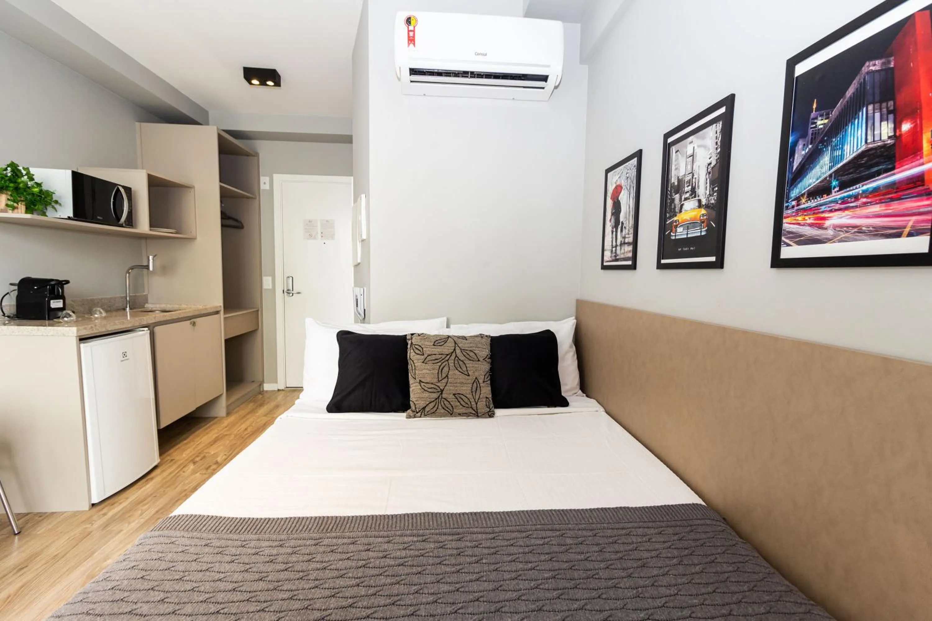 Photo of the whole room, Bed in 360 Suítes Sé