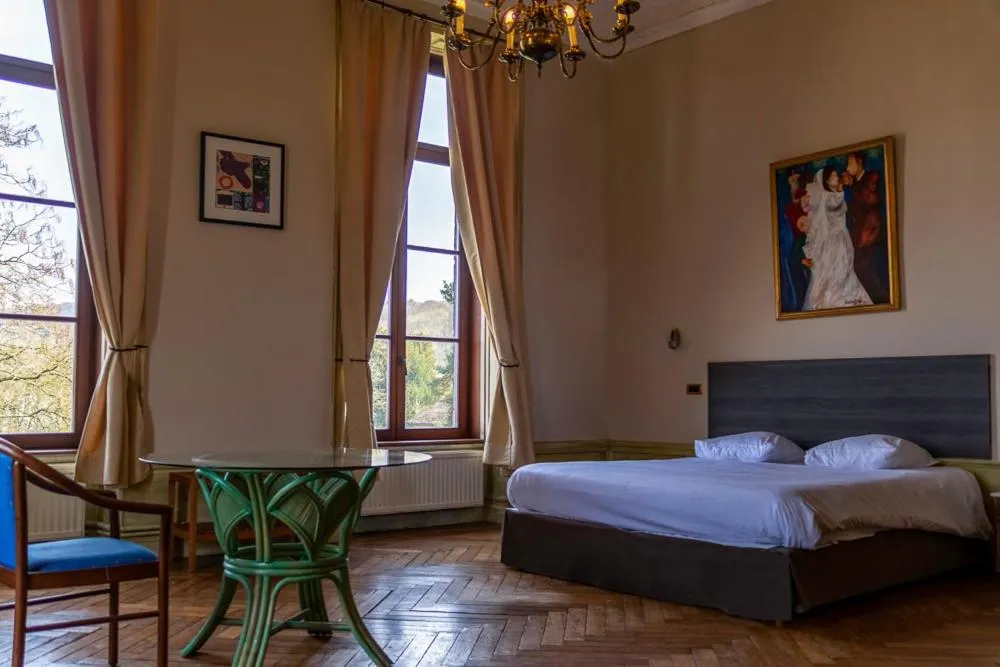 Bed in Domaine Du Chateau De La Neuville