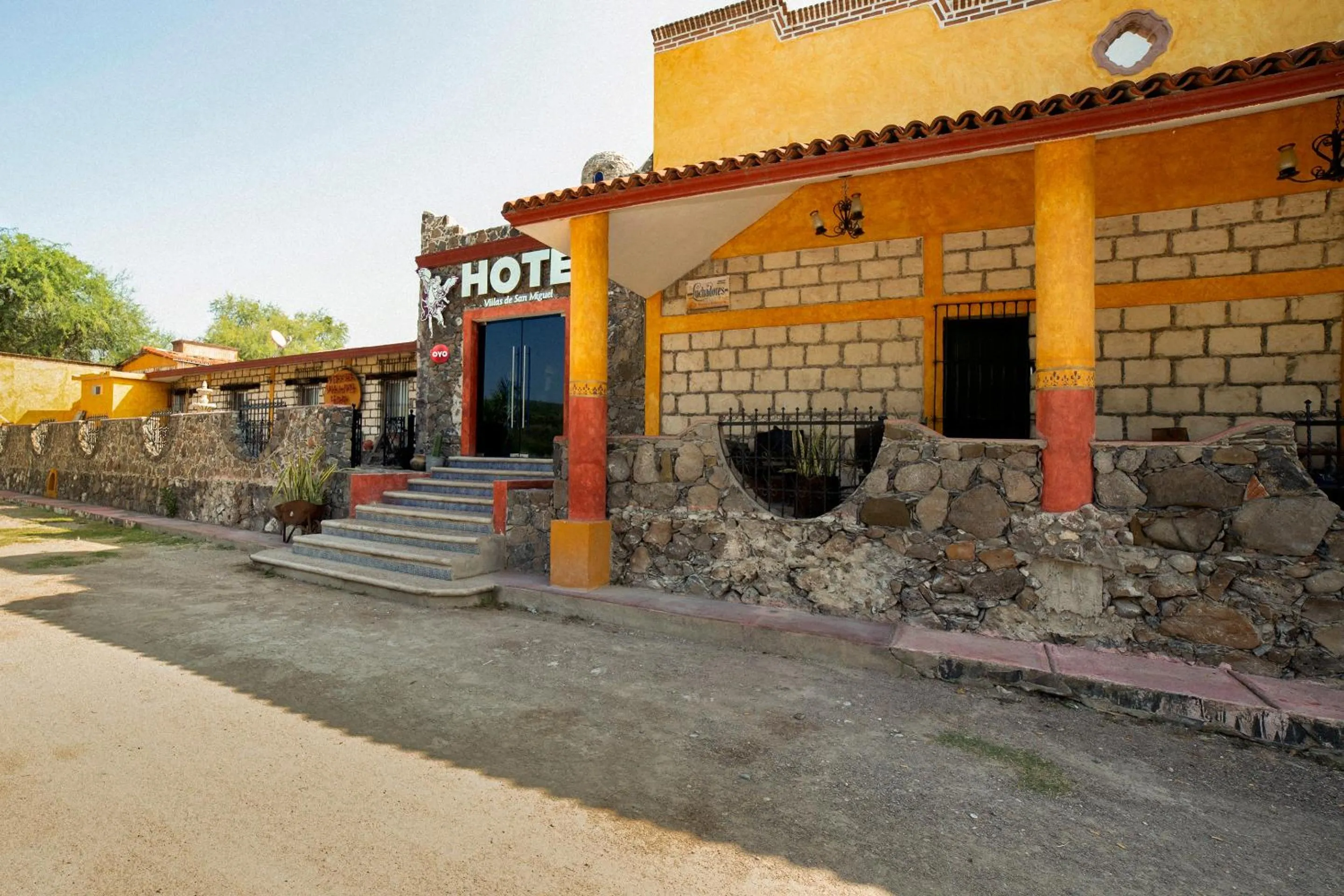 Facade/entrance in Hotel Villas De San Miguel Media Luna