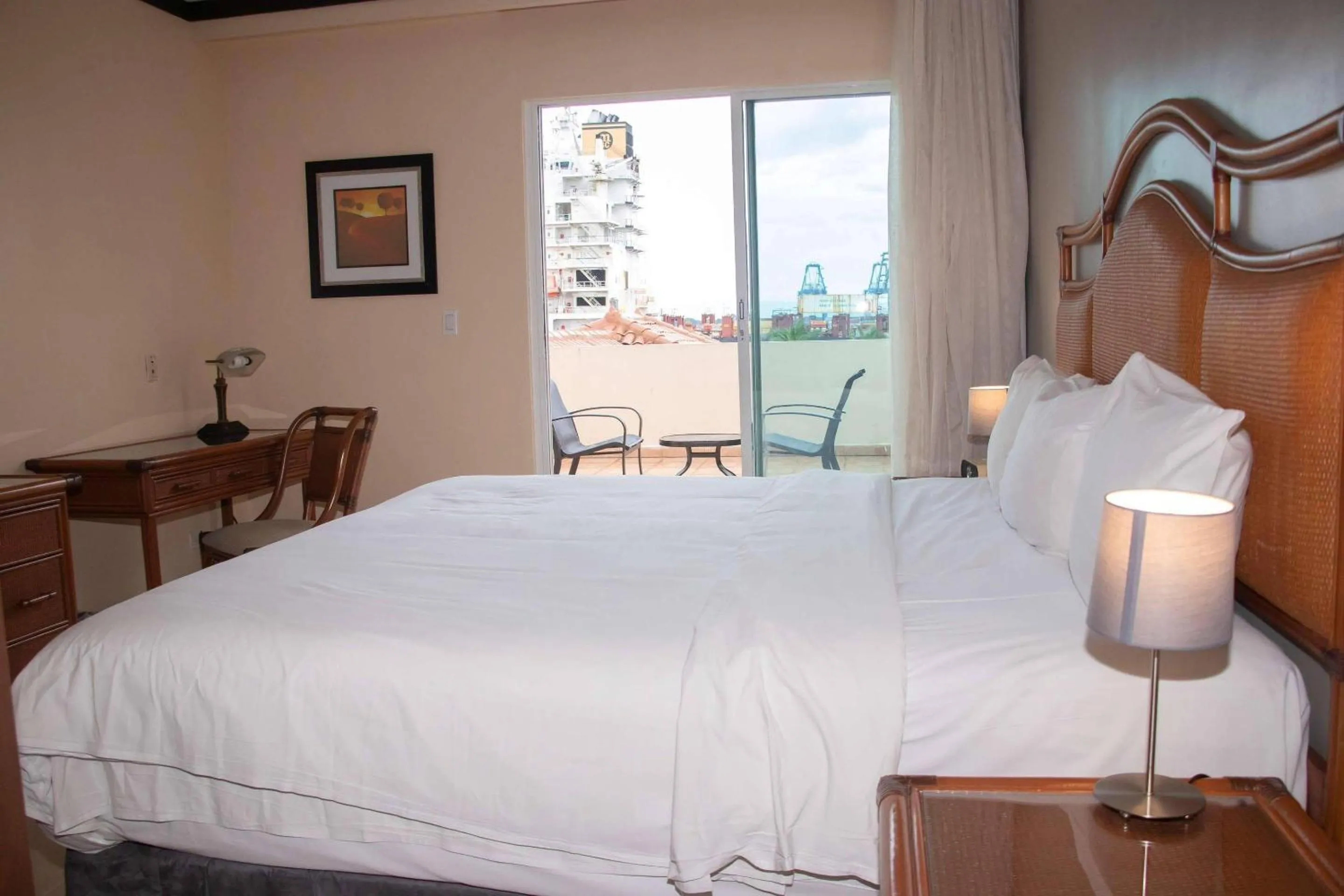 Bedroom, Bed in Radisson Colon 2,000 Hotel & Casino