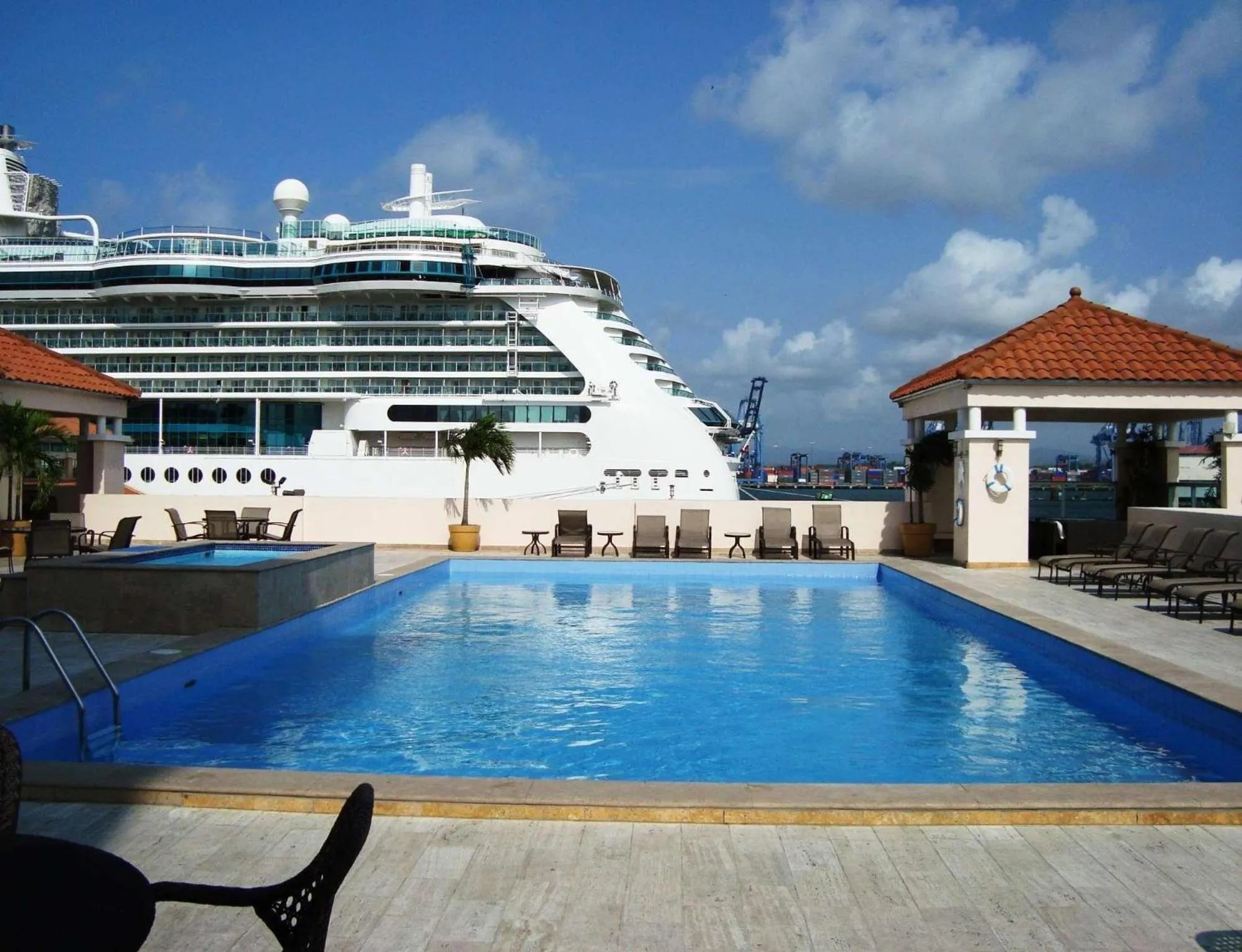 Swimming pool in Radisson Colon 2,000 Hotel & Casino