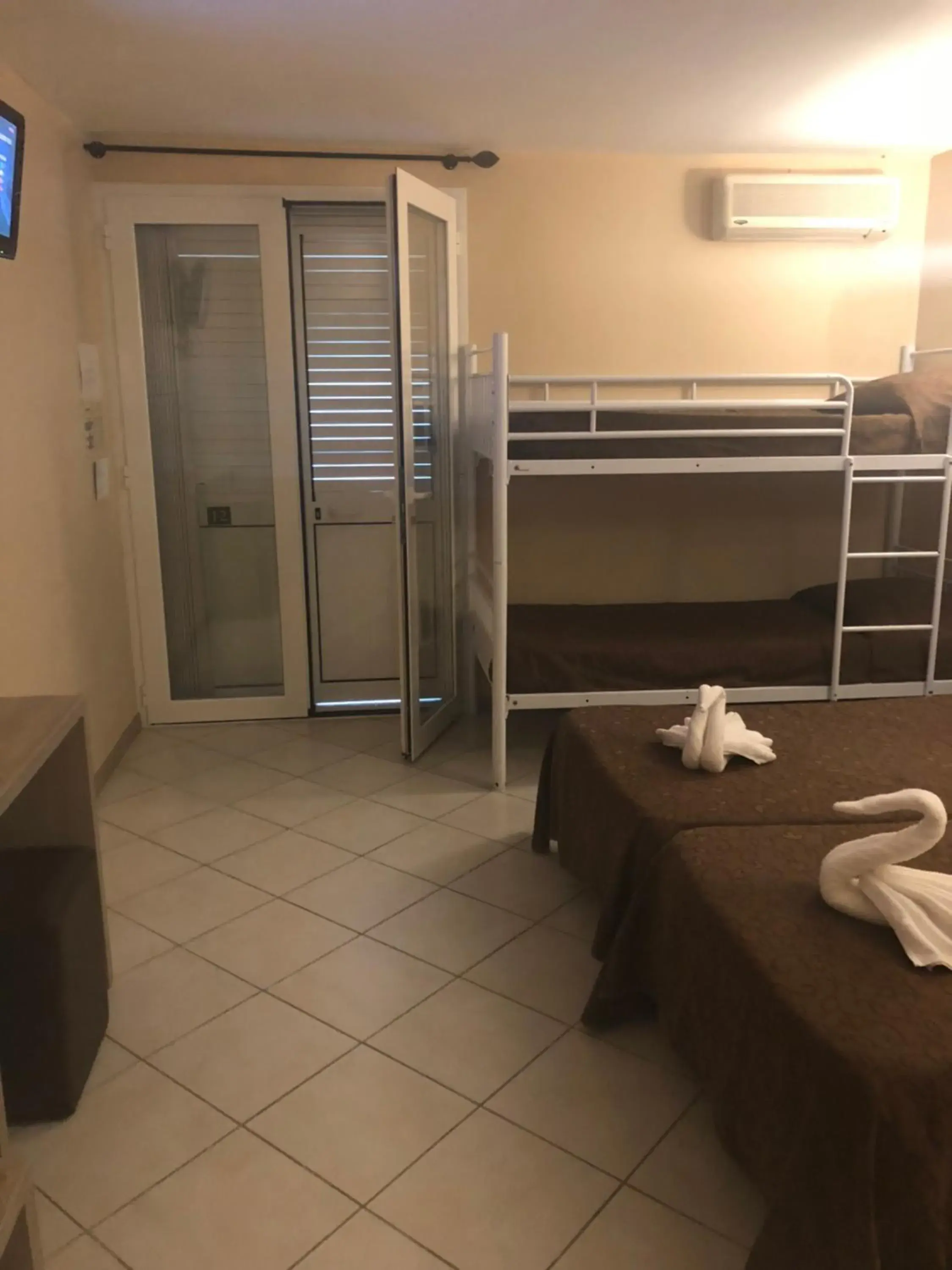 Quadruple Room in Hotel Clair de Lune Quadruple Room in Hotel Clair de Lune