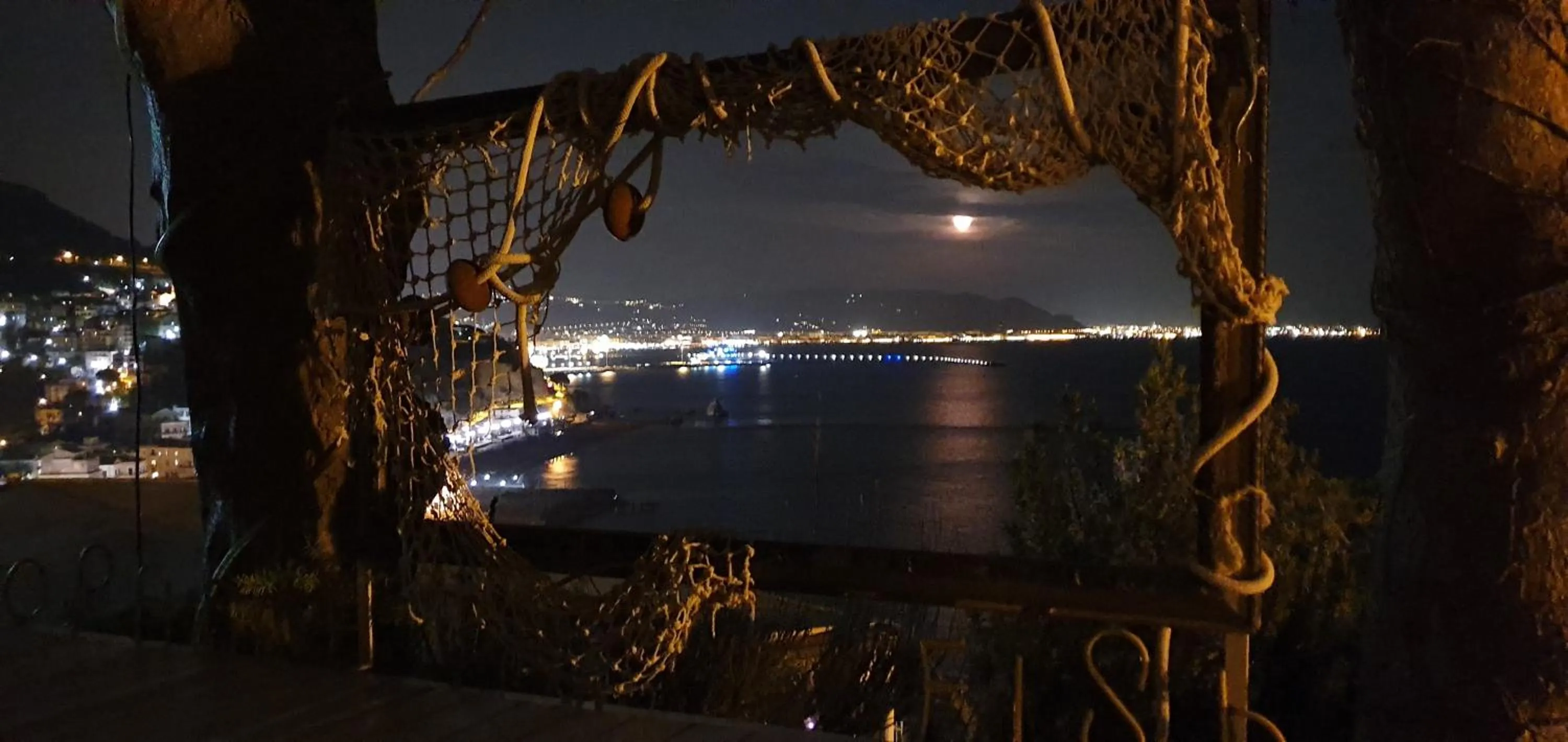 Restaurant/places to eat in B&B FISH