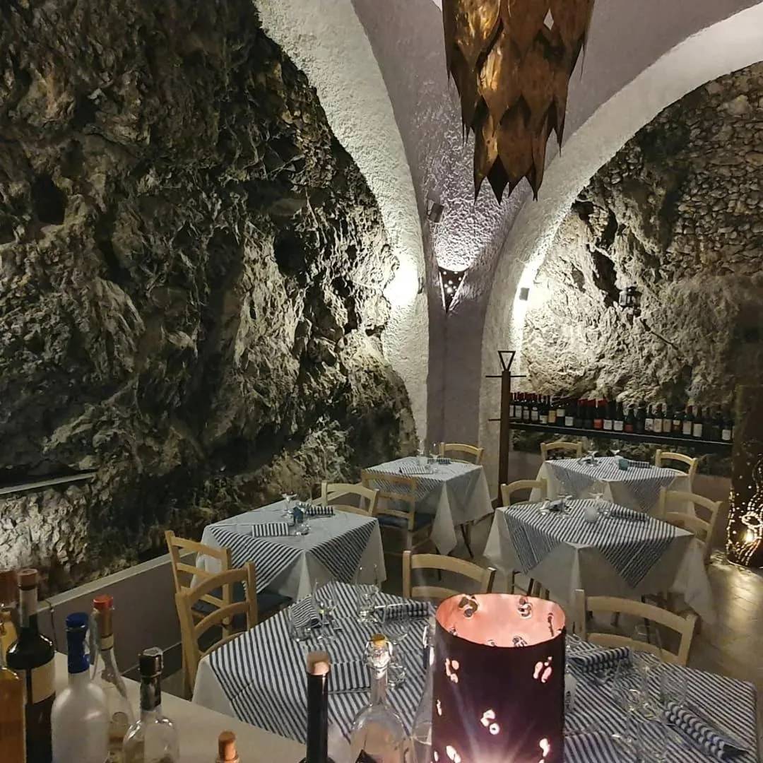 Restaurant/places to eat in B&B FISH