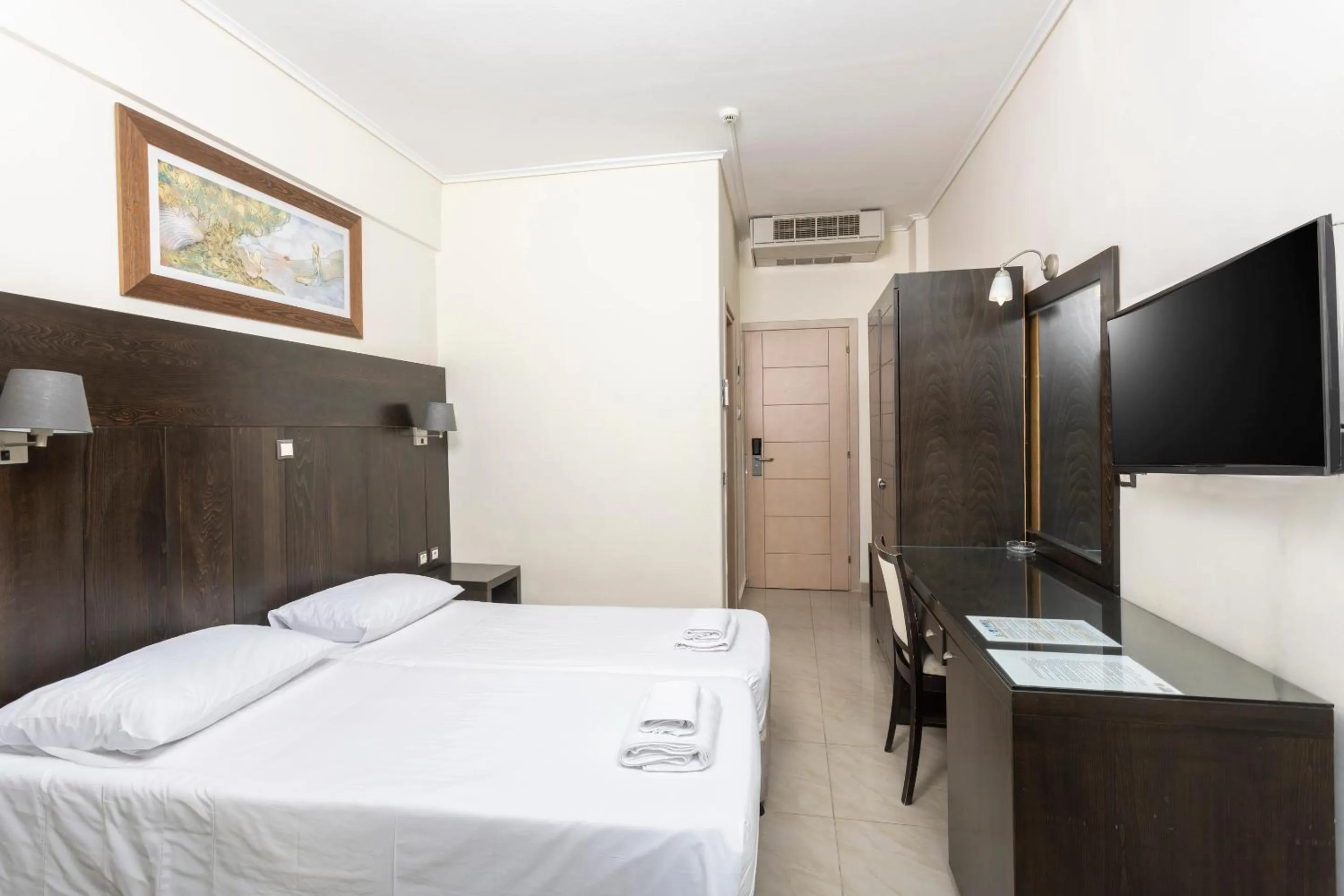 Photo of the whole room, Bed in Hanioti GrandOtel