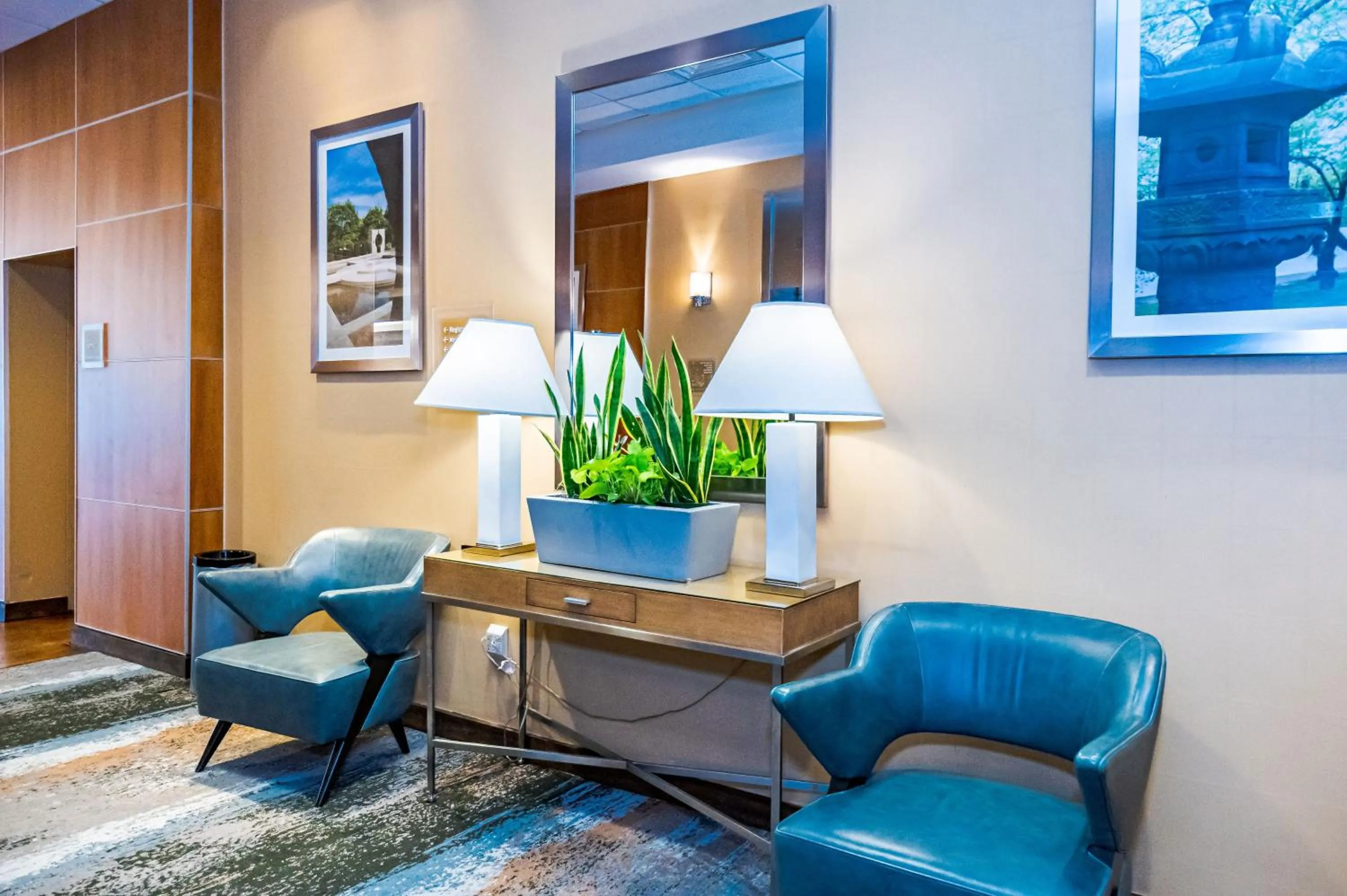 Seating area in Metro Points Hotel Washington North