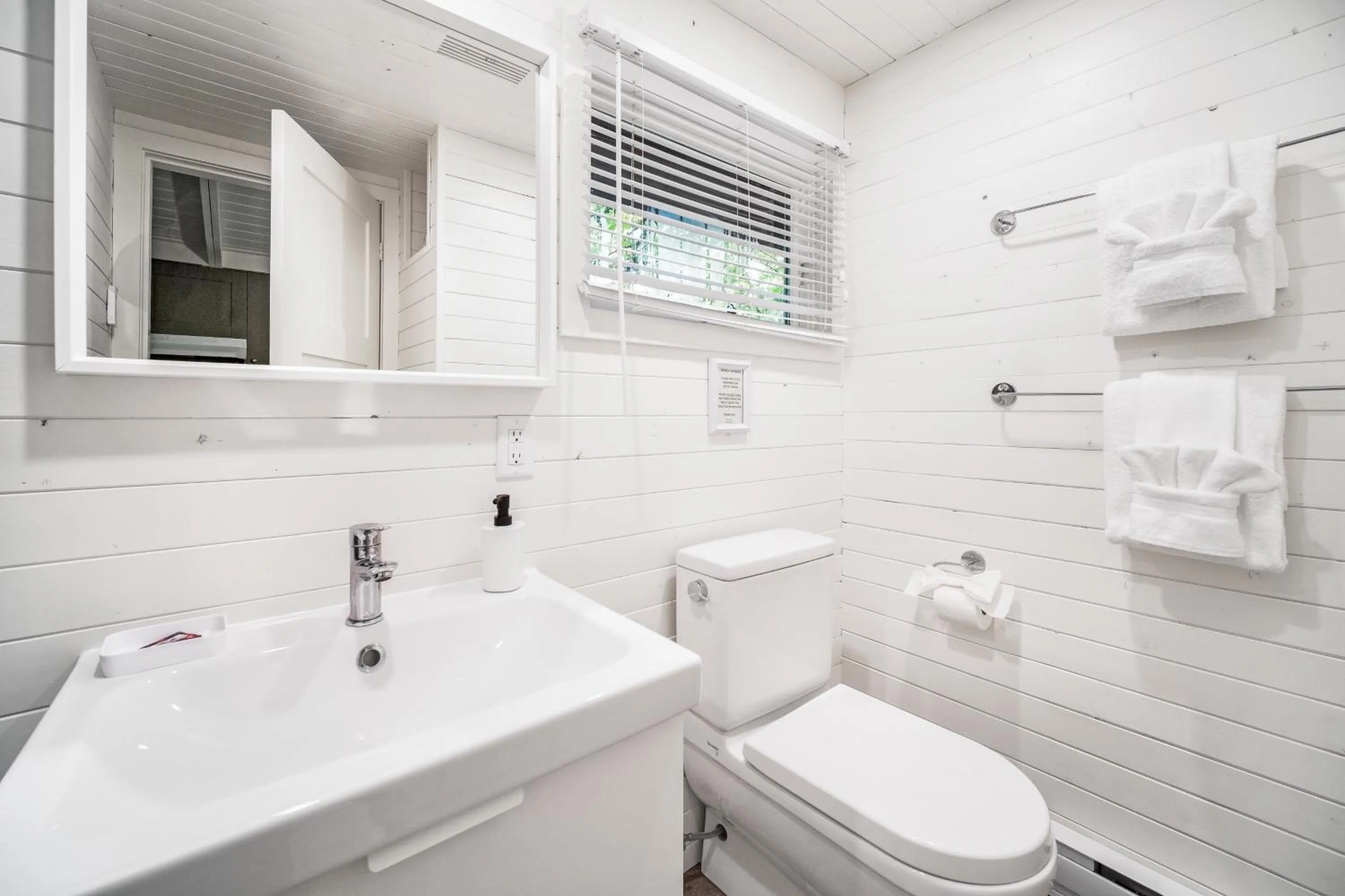 Bathroom in Sunwolf Riverside Cabins