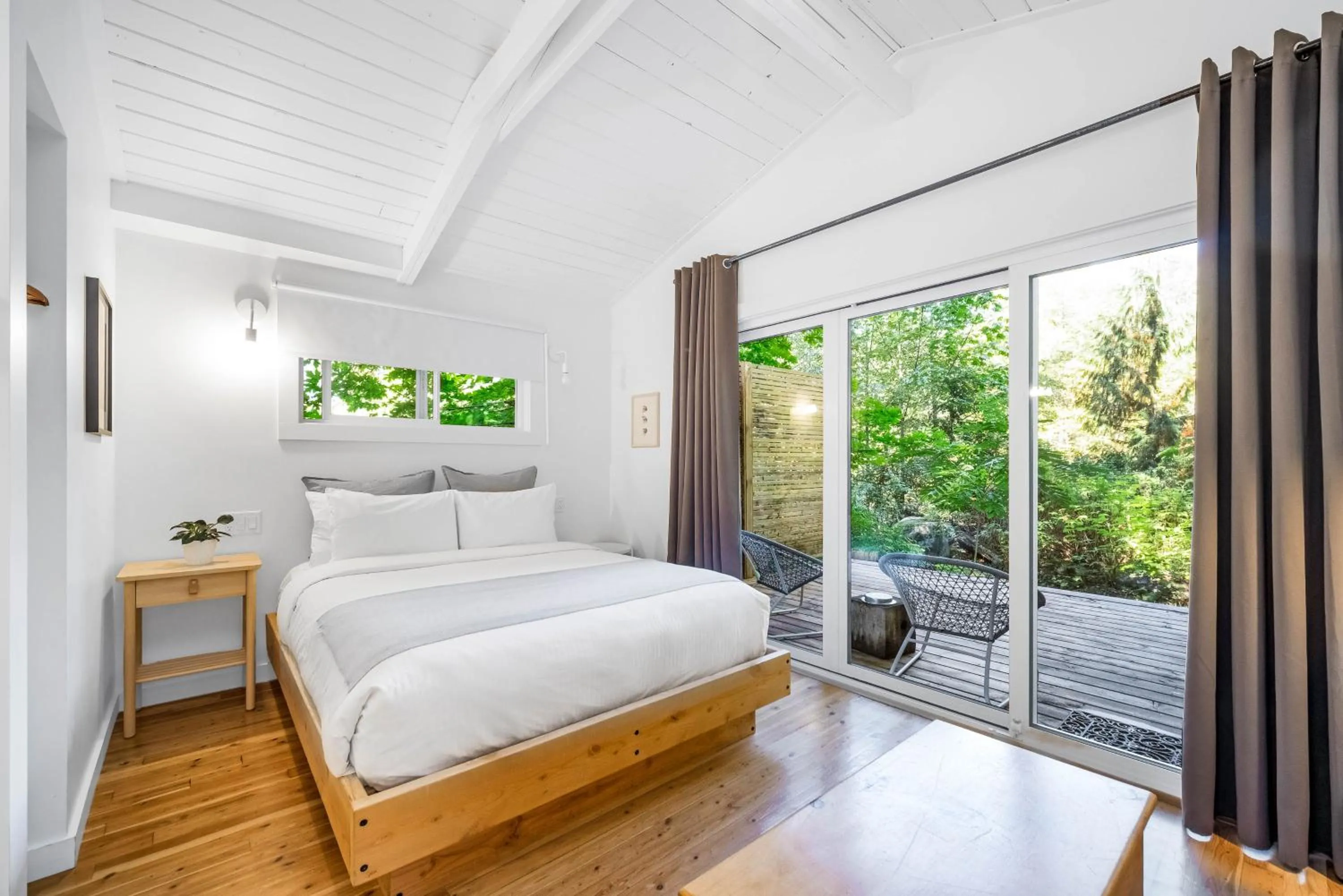 Bed in Sunwolf Riverside Cabins