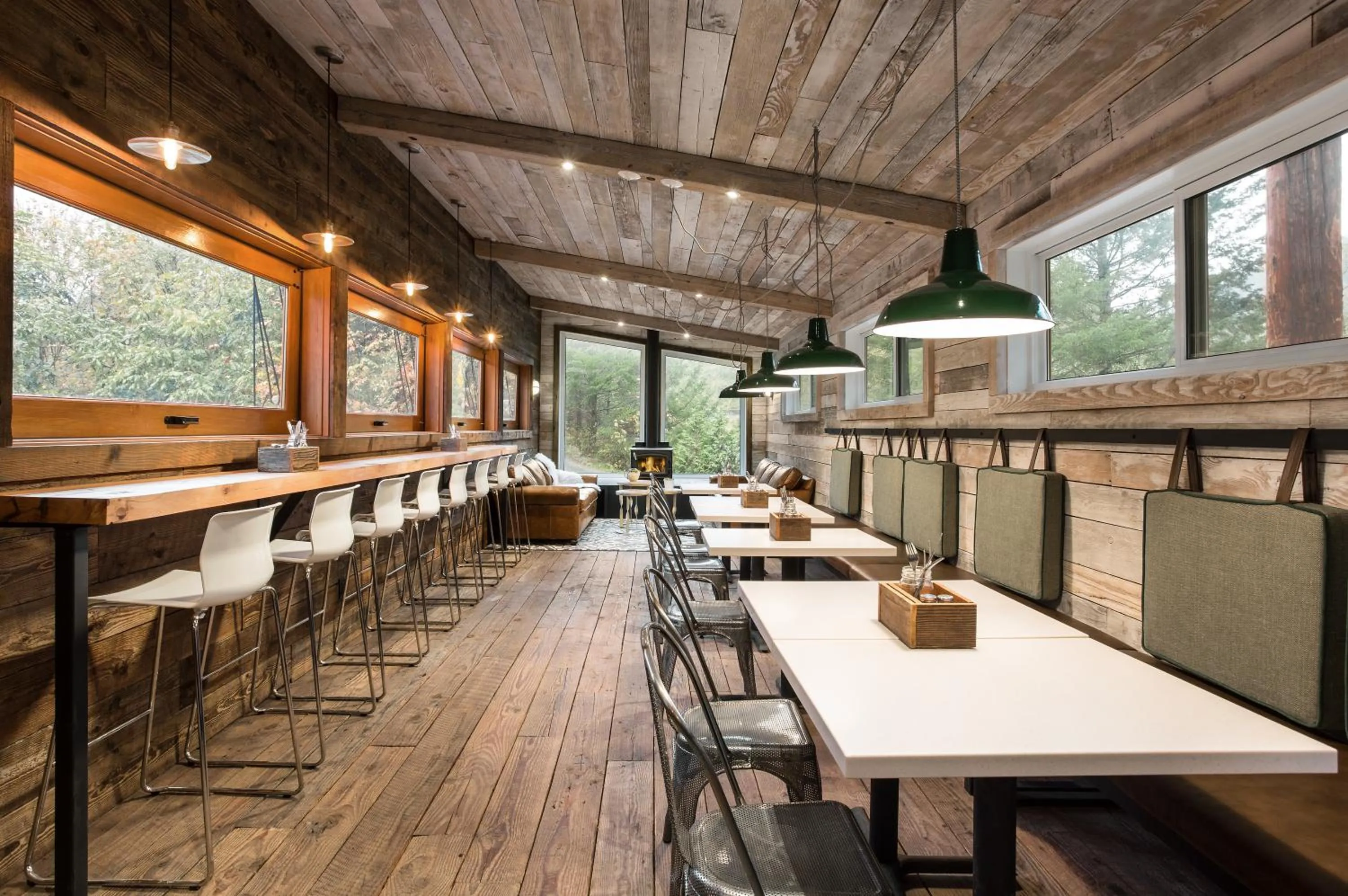 Dining area in Sunwolf Riverside Cabins