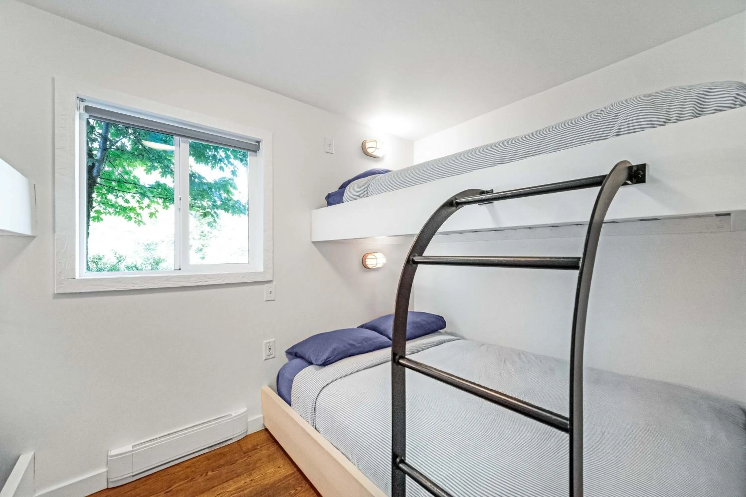 Bedroom, Bed in Sunwolf Riverside Cabins