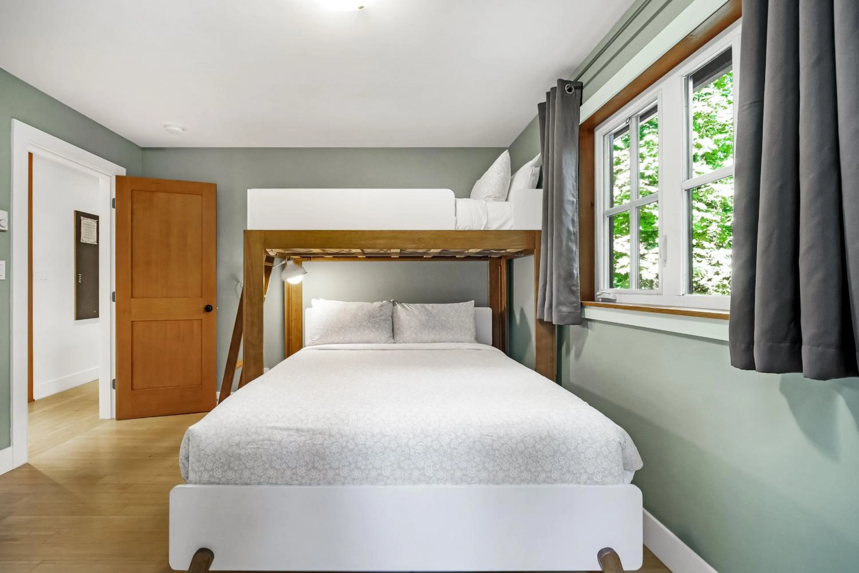 Bedroom, Bed in Sunwolf Riverside Cabins