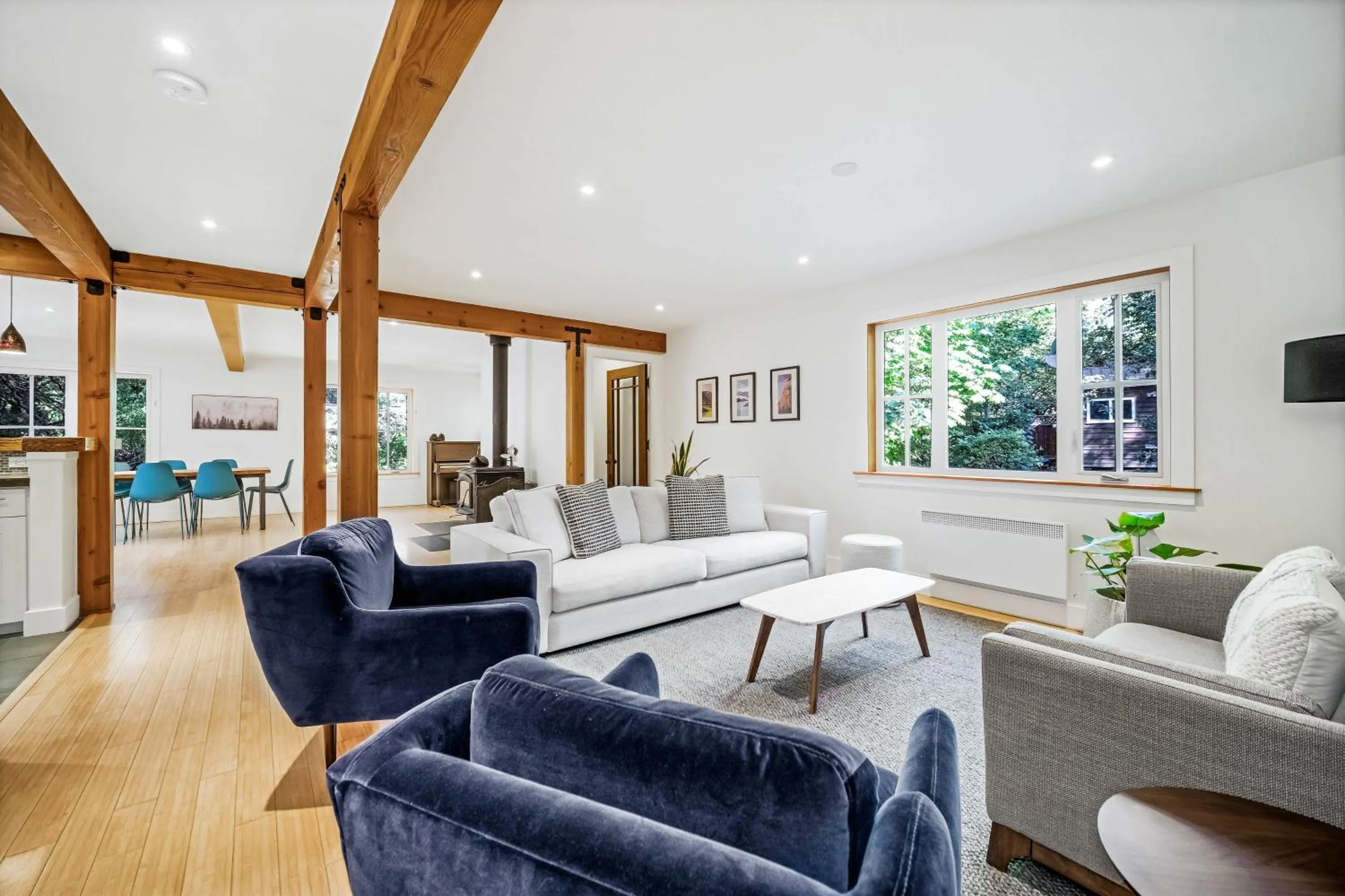 Living room in Sunwolf Riverside Cabins