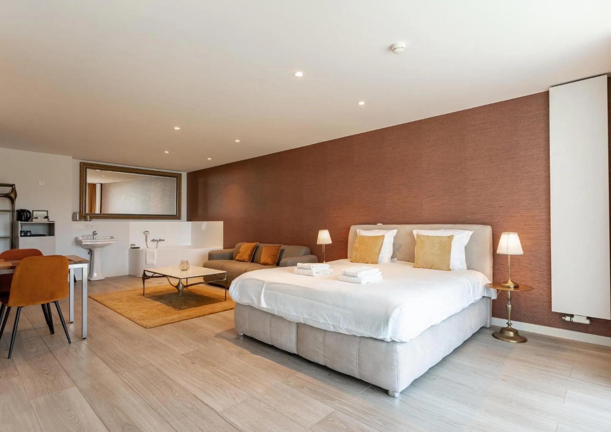 Bed in Acropolis - Luxury Appartments I Hotelservice and parking