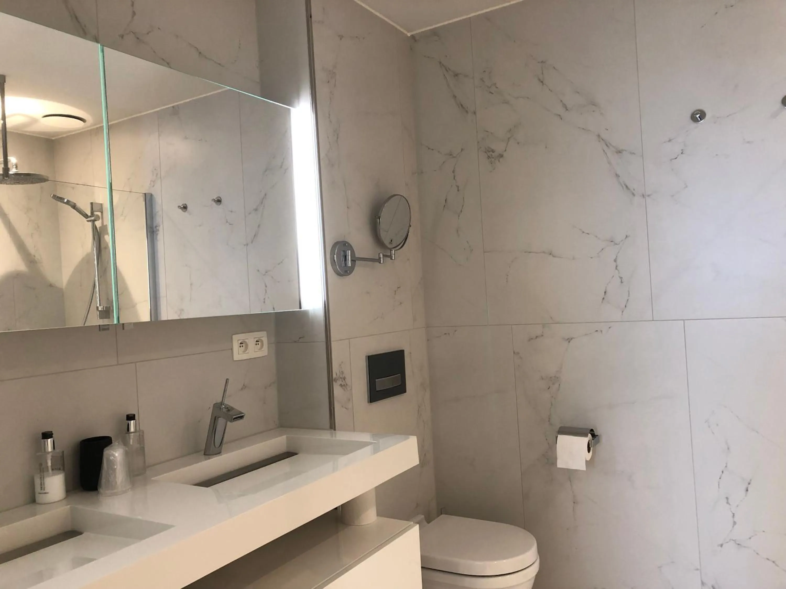 Toilet in Acropolis - Luxury Appartments I Hotelservice and parking